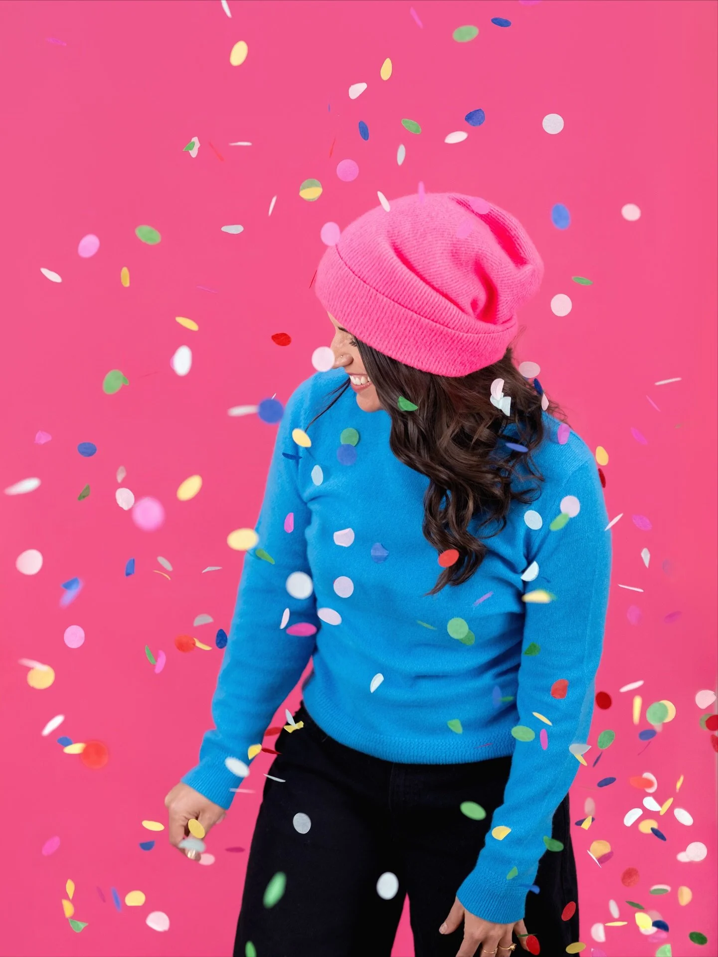 Your photoshoot can include so much more than just a few *boring* Headshots - we love to include personality &amp; color! 🥳 Get out your favorite clothes, your fun props, the confetti, the champagne - we're down for all of it. 

Swipe to see a few o