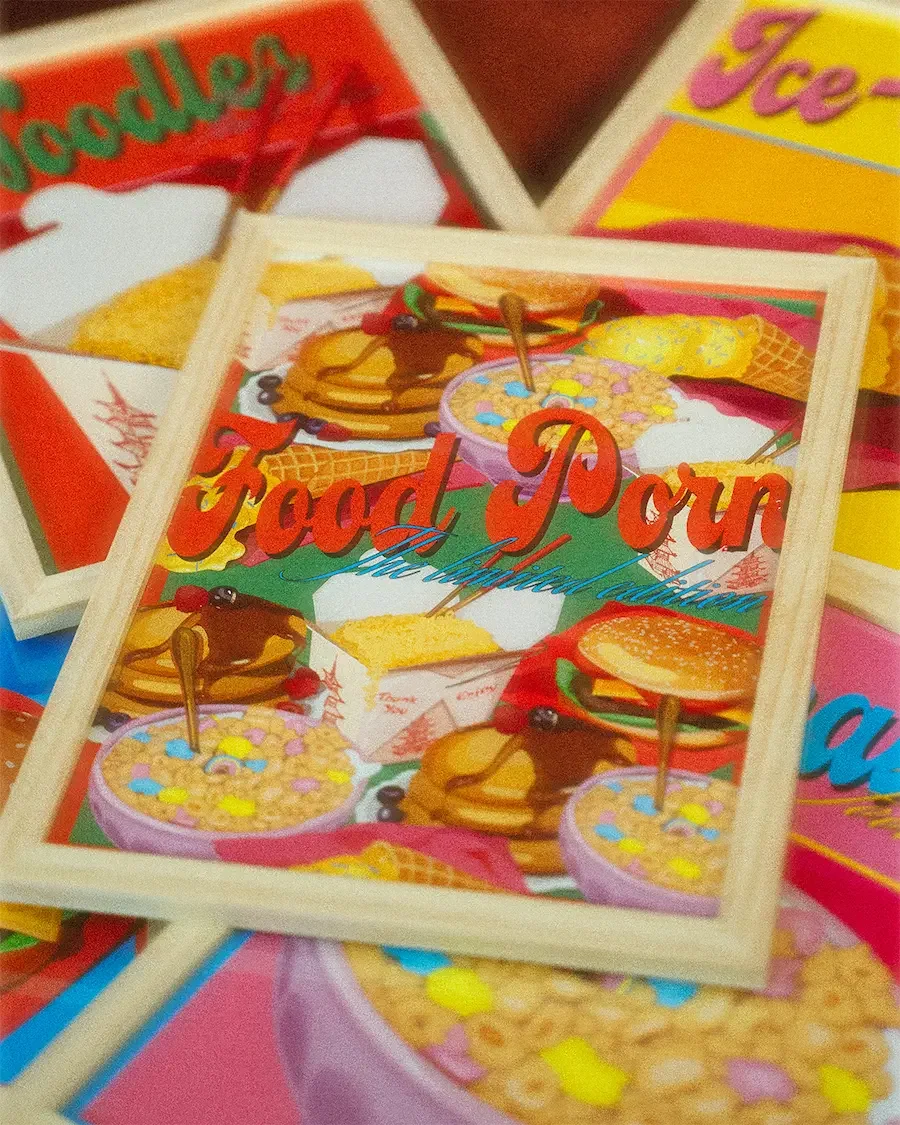 Affiche illustrée “Food Porn – The Limited Edition” par Voilà Coco pour Marie Devine, collage des plats emblématiques de la série : Noodles, Cereals, Burger, Pancakes et Ice Cream, dans un style rétro funky.