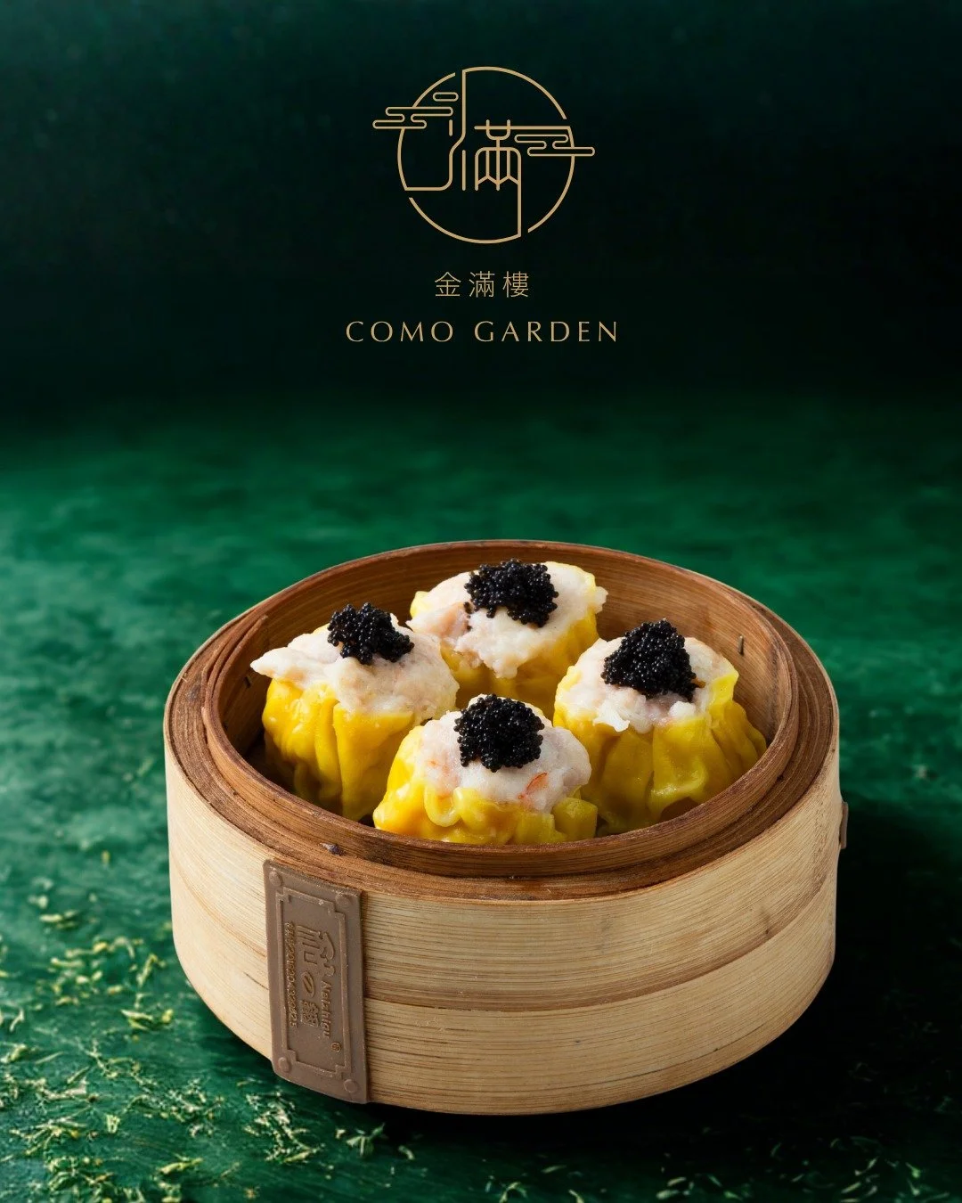 Indulge in elegance at Como Garden with our exquisite Lobster Dumplings &ndash; a delicate burst of ocean-fresh flavor in every bite! 🦞✨ 
感受金滿樓的優雅滋味，品嚐手工龍蝦燒賣皇的極緻鮮味，每一口都令人回味無窮！🦞✨ 
#ComoGarden #金滿樓 #LobsterDumplings #Siumai #手工龍蝦燒賣皇