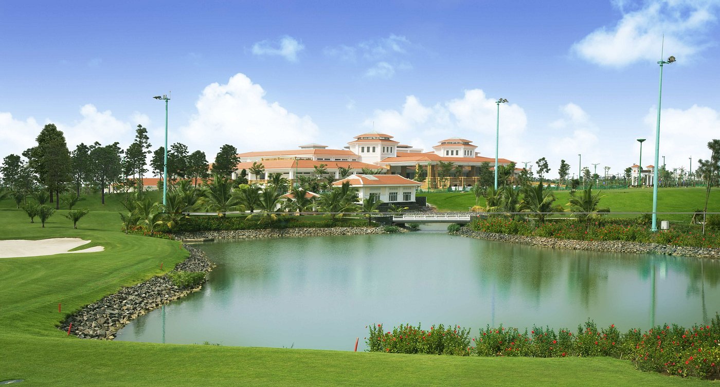 Sphinx Travel Tan Son Nhat Golf 2.jpg