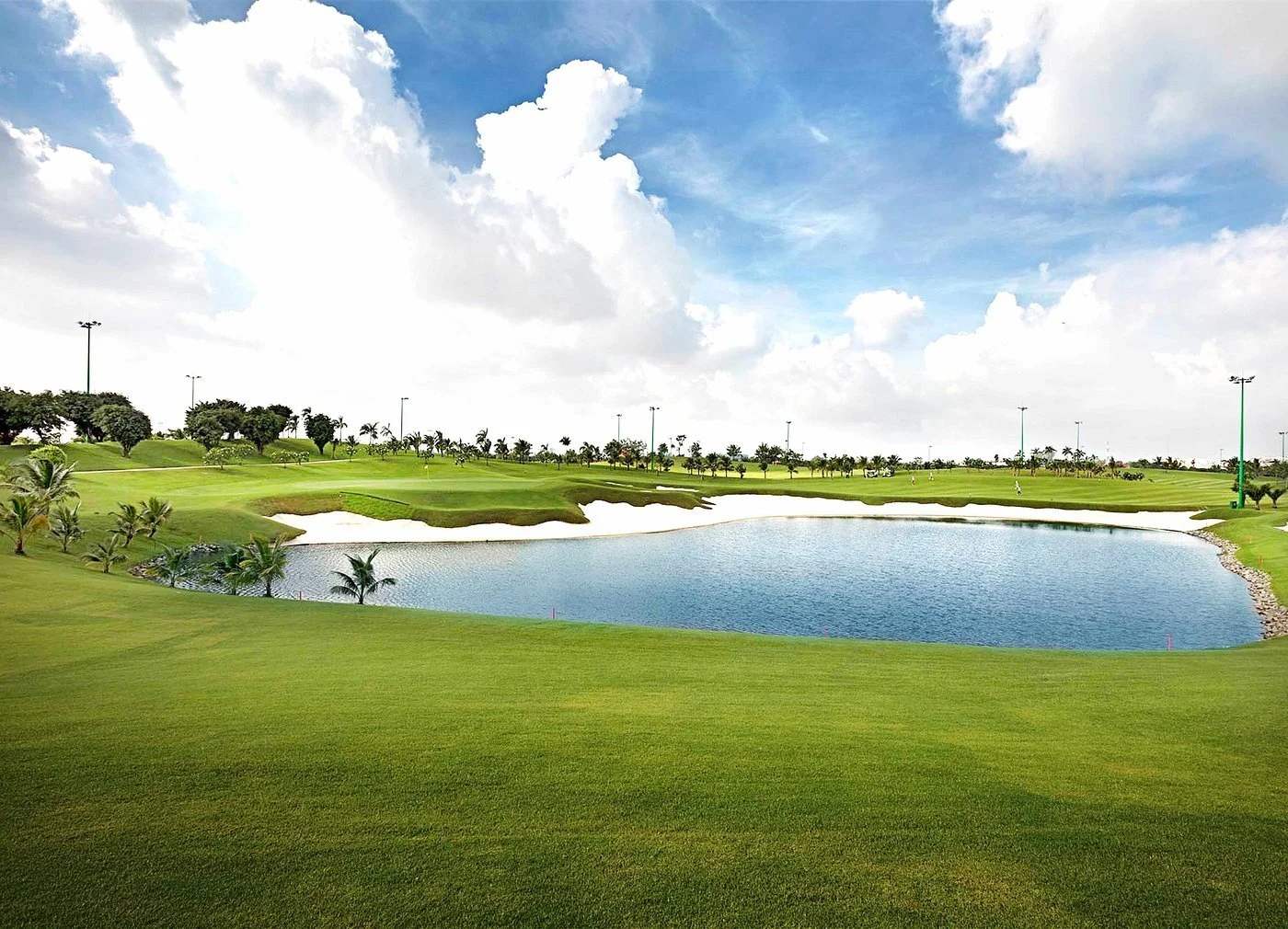 Sphinx Travel Tan Son Nhat Golf 1.jpg