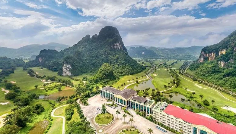 Sphinx Travel Phoenix Golf Course Luong Son1.png