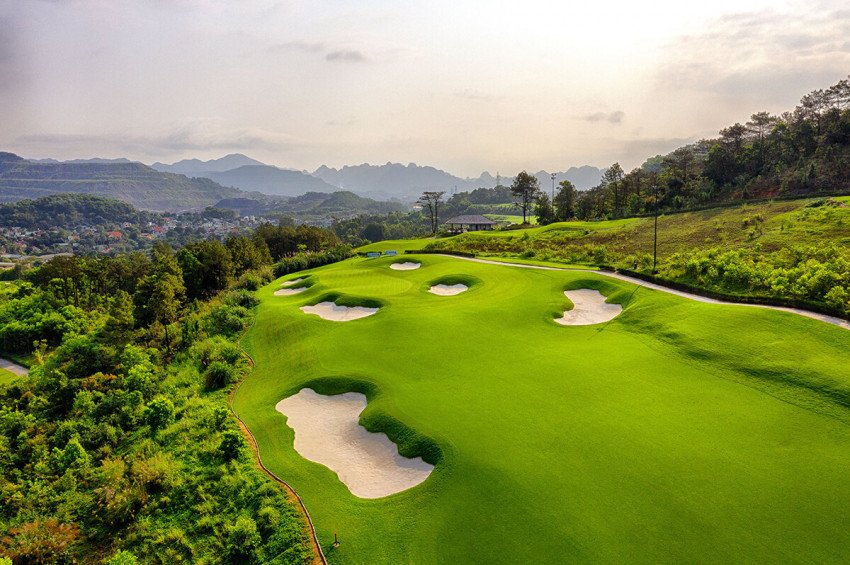 Sphinx Travel FLC Halong Bay Golf Club5.jpg