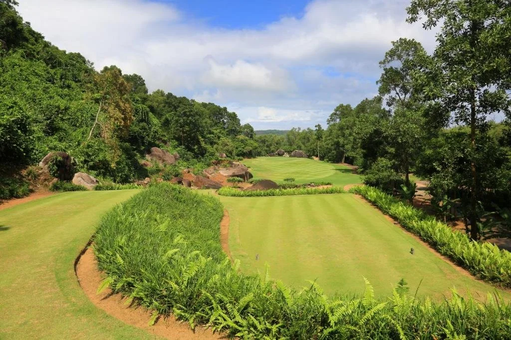 Sphinx Travel Laguna Lang Co Golf Club2.jpg