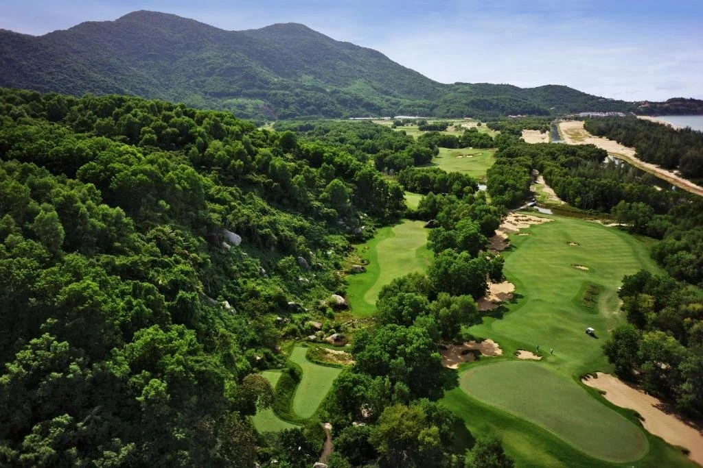 Sphinx Travel Laguna Lang Co Golf Club4.jpg