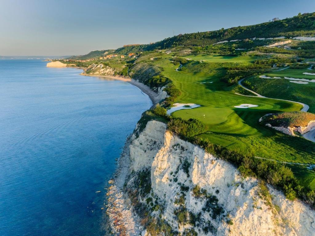 Sphinx Travel Thracian Cliffs Golf Course4.jpg
