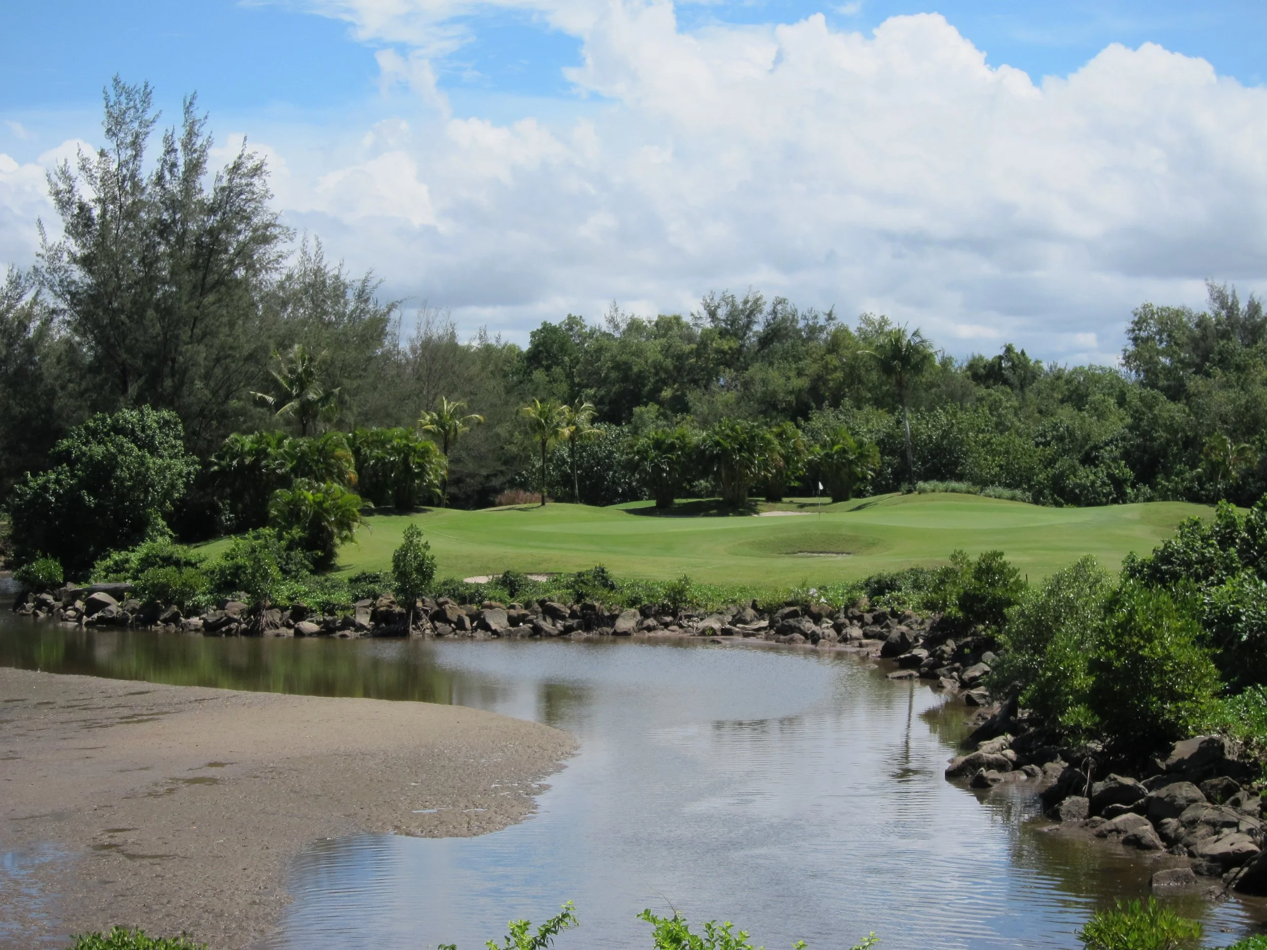 Dalit Bay Golf & Country Club.jpg
