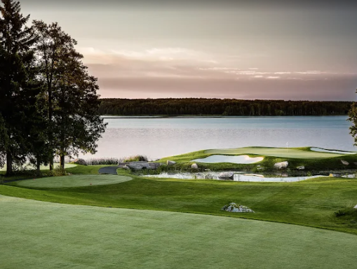 Ullna Golf & Country Club.png