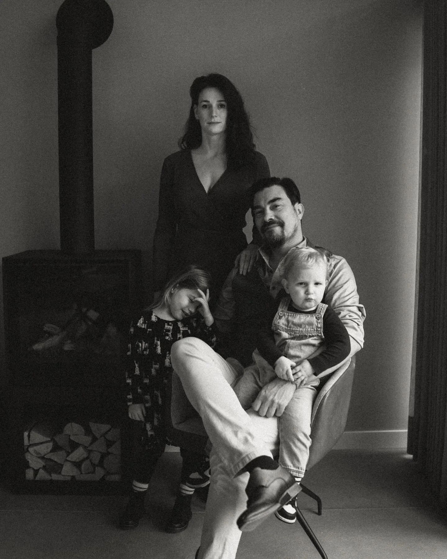 Dit is een foto die mijn neef me vroeg te maken toen ik daar was voor wat familie foto&rsquo;s. Statisch, old skool en het liefst met geen enkel greintje plezier zichtbaar. 

Als grap natuurlijk. Geslaagde foto wel. 🤓