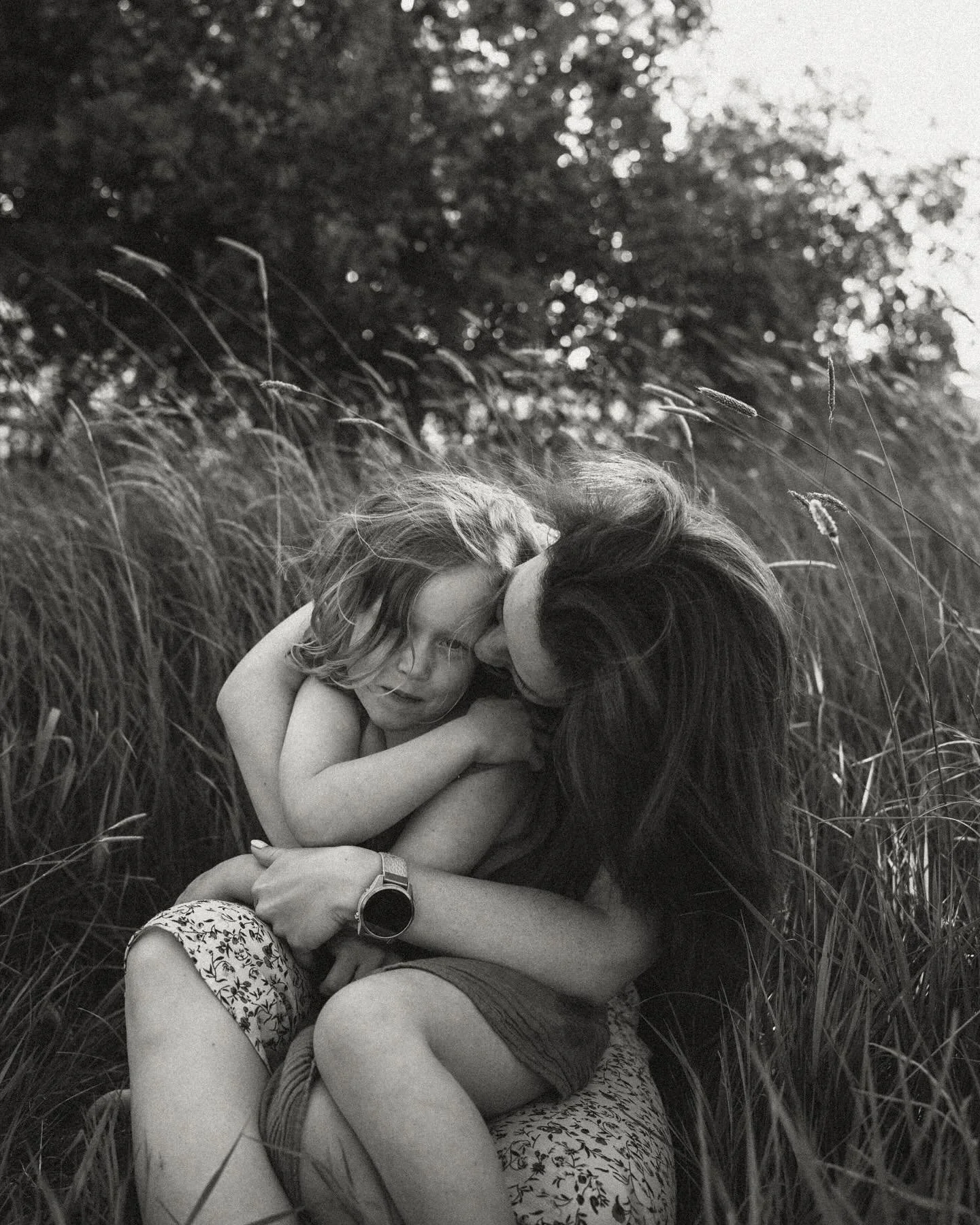 Als ze eventjes geen zin meer hebben, zijn knuffels van mama wel het fijnste. 

🌸