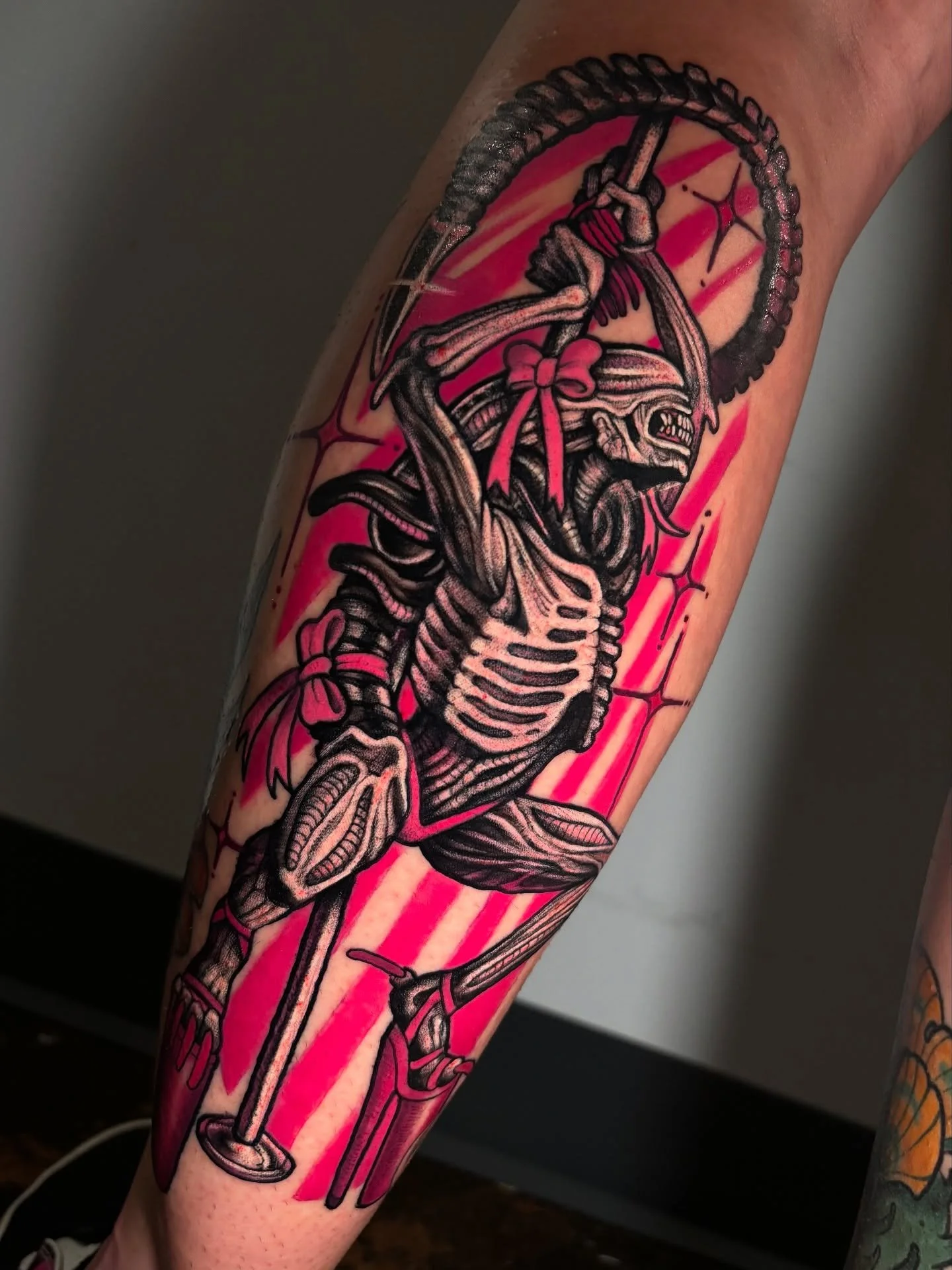Xenomorph dropping dat a$$ 👽 ✨ 💅 

Thank you so much @sibersquirrelle 
.
.
.
.
.
#alien #tattoo #ladytatooer #wisconsin #milwaukee #xenomorph #poledancing #alientattoo #scifitattoo #xenomorphtattoo #pinktattoo #pink #popculture