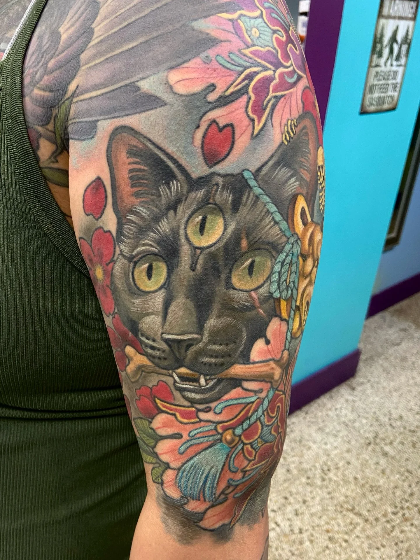 🪭🏮🎏 Bakeneko portrait for Gaby 🎏🏮🪭
Thank you so much!
Did this piece back in May of 2023
Some healed some fresh
.
.
.
#cattattoo #japanesetattooart #neko #milwaukeetattooartist #petportraiture