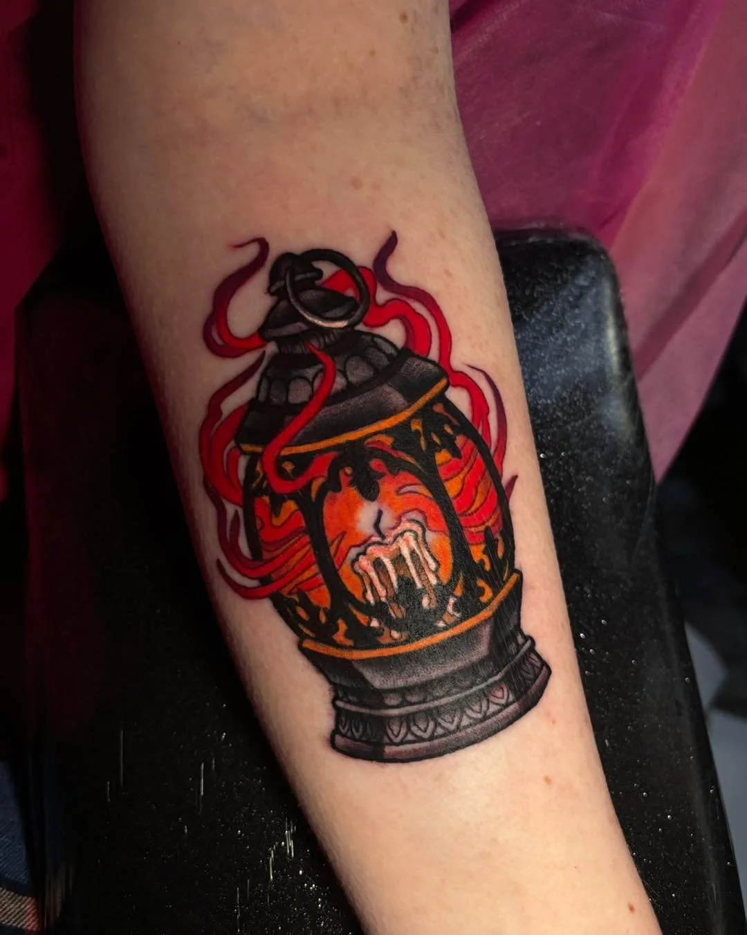 Lantern from the novel &lsquo;Whyborne &amp; Griffin&rsquo; 

Thank you so much Rachel!
.
.
.
#lanterntattoo #neotraditionaltattoos #colortattoo #milwaukee #milwaukeetattoos #tattooartist #wisconsin #chicagotattoo #milwaukeetattooartist #chicagotatto