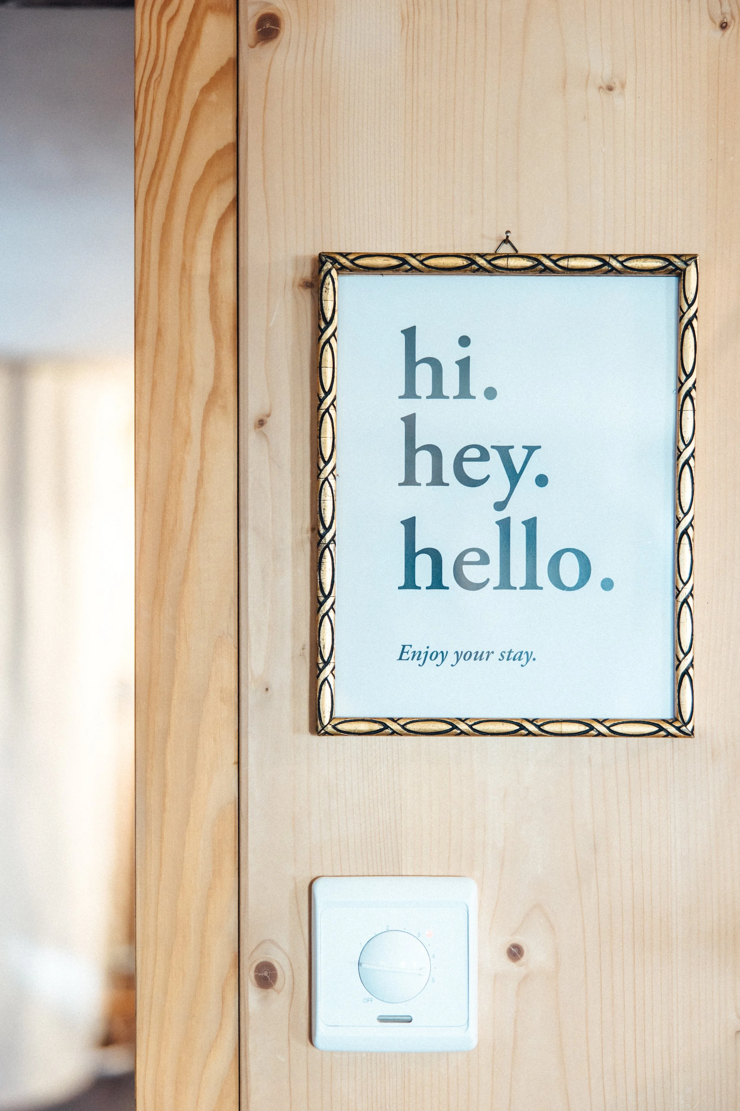 hi. hey. hello. vintage Bilderrahmen mit Goldrand