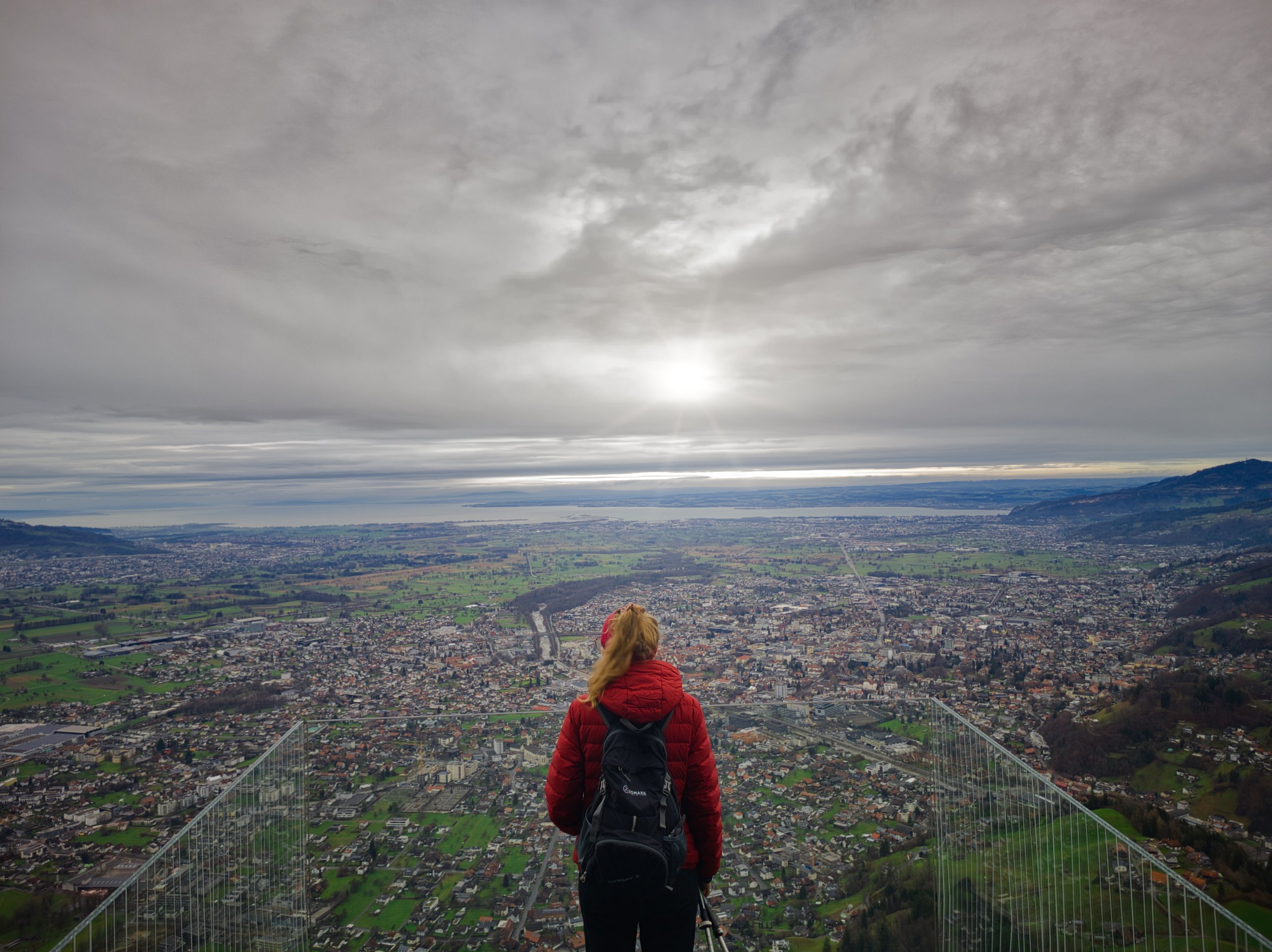 Dornbirn Karrenseilbahn Aussichtsplattform mit Blick über das Rheintal bis an den Bodensee