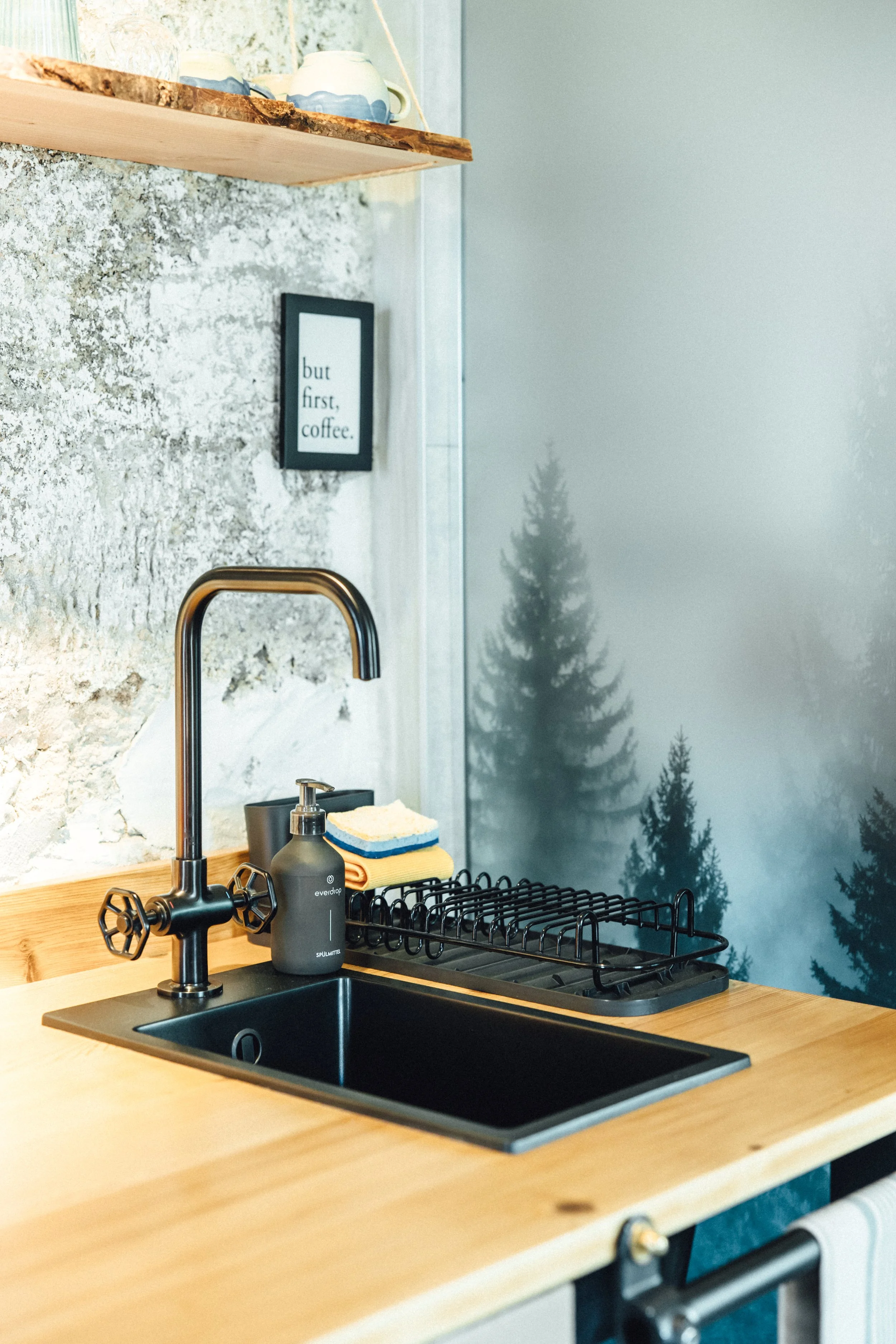 Modern Lifestyle Kitchen, Ikea Wasserhahn, Küchenzeile, but first, coffee