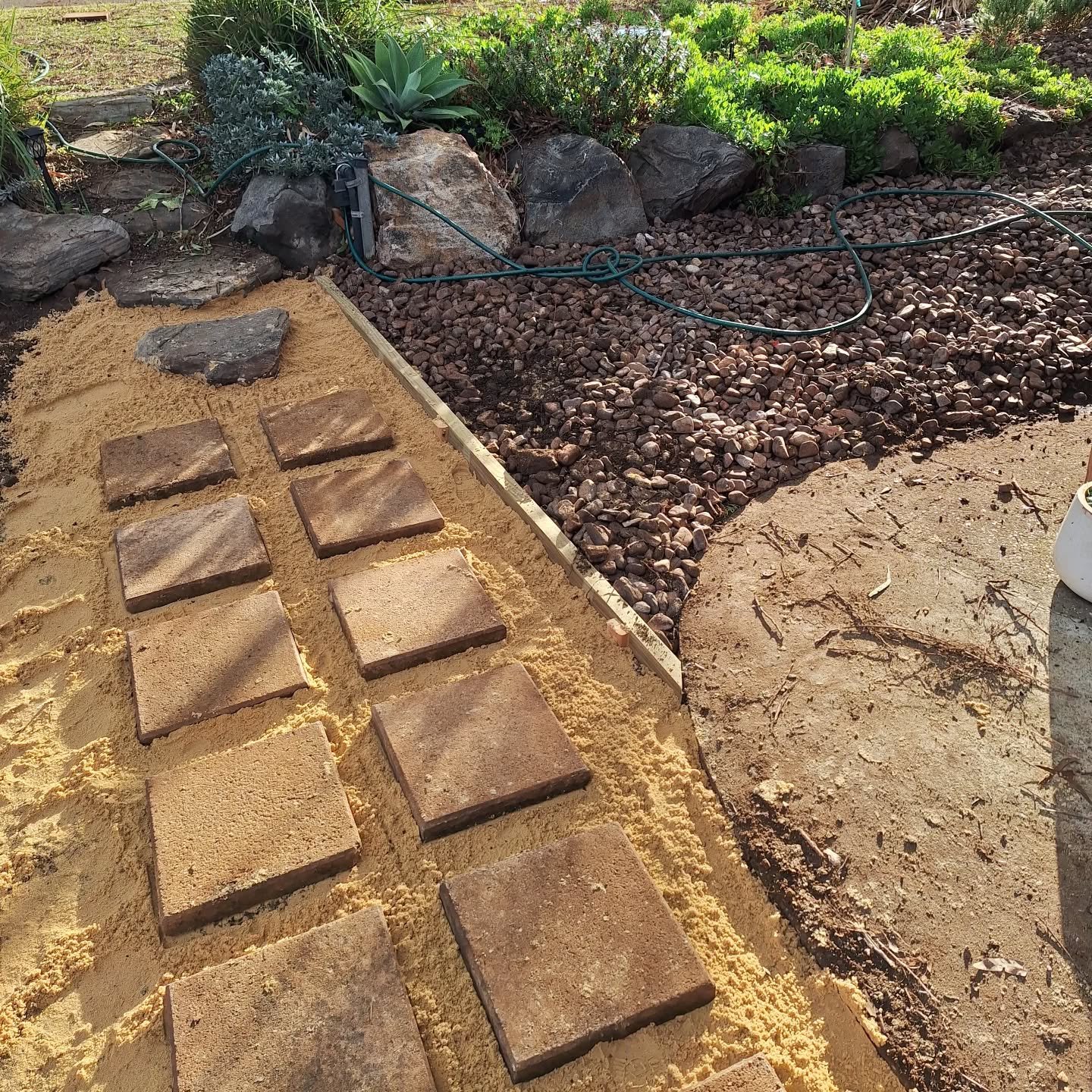 This week, I've been busy in the garden with a full renovation under way! I am fortunate to have had some amazing humans help me with it - many hands make light work 🙌🏻
#garden #landscape #renovation #gardening #selfcare #homelife