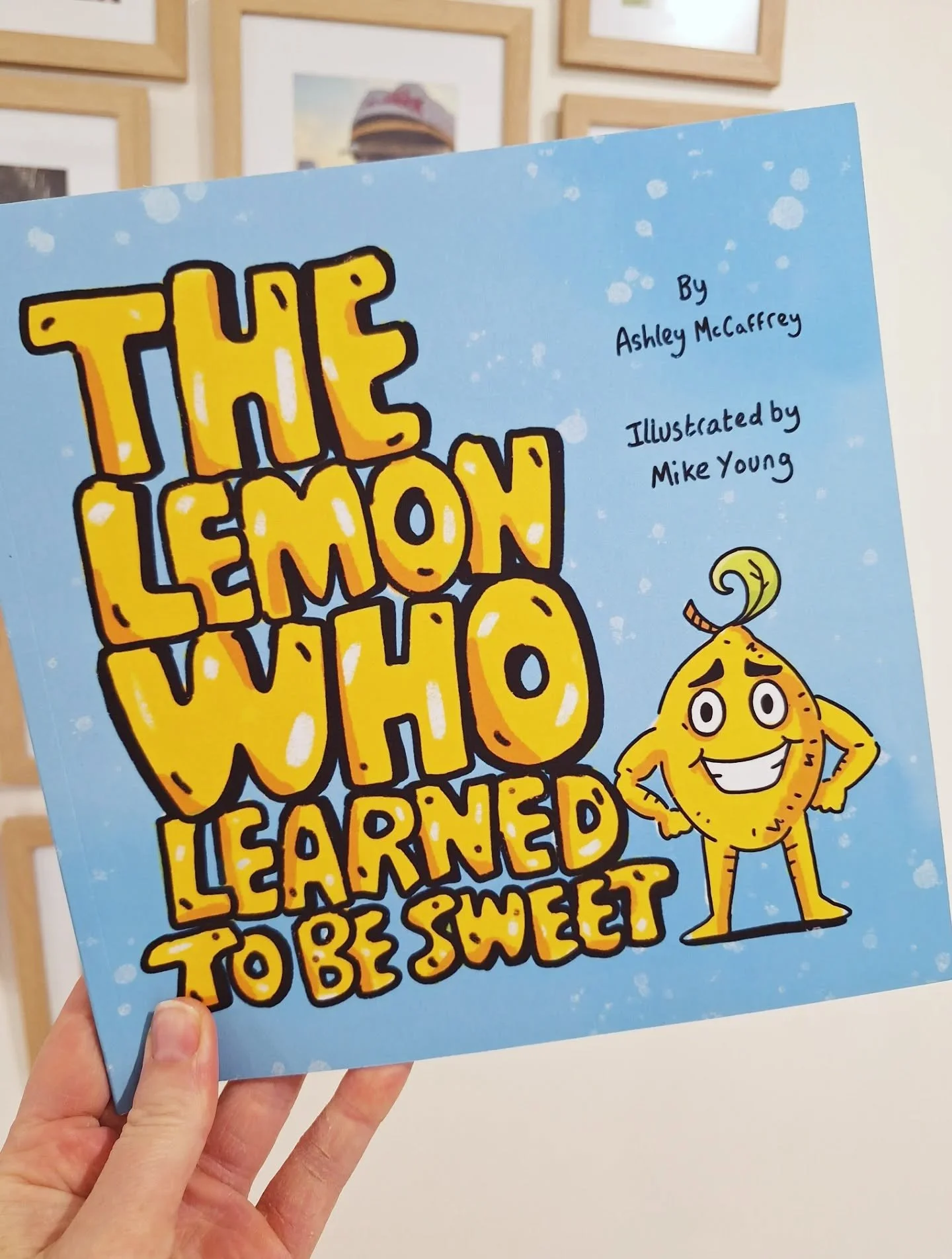 And cos I can't help myself, I picked up The Lemon Who Learned To Be Sweet by @ashmccaff_author 🍋
This is SUCH a cute story about how it's what is on the inside that counts 💛
Mike Young did a fabulous job on the illustrations also 😍 @family_scri