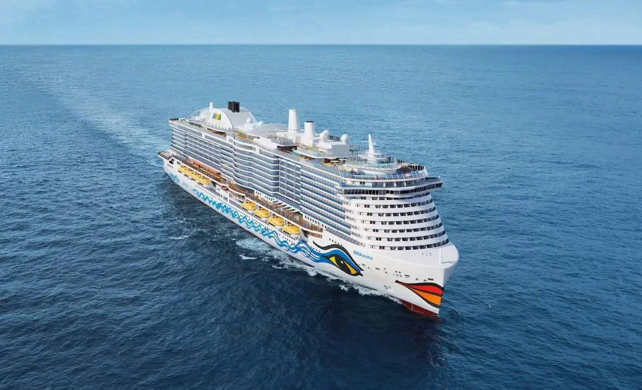 Visitas organizadas con alumnos de centros educativos de Tenerife al buque AIDAcosma