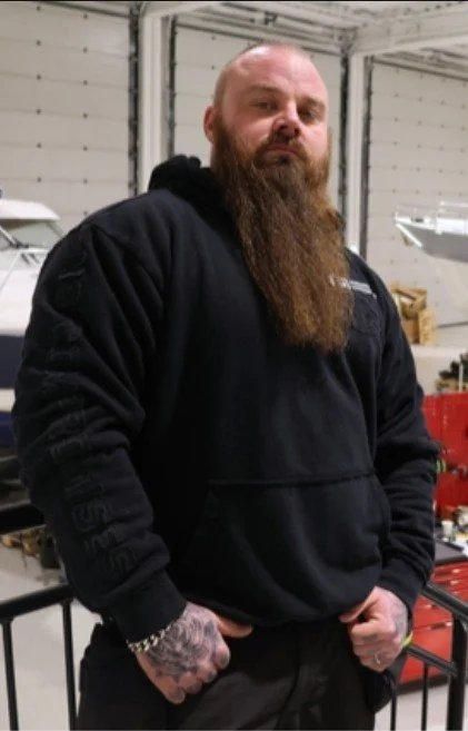 Bilde av Andreas Strømsnes ved marinesenteret.