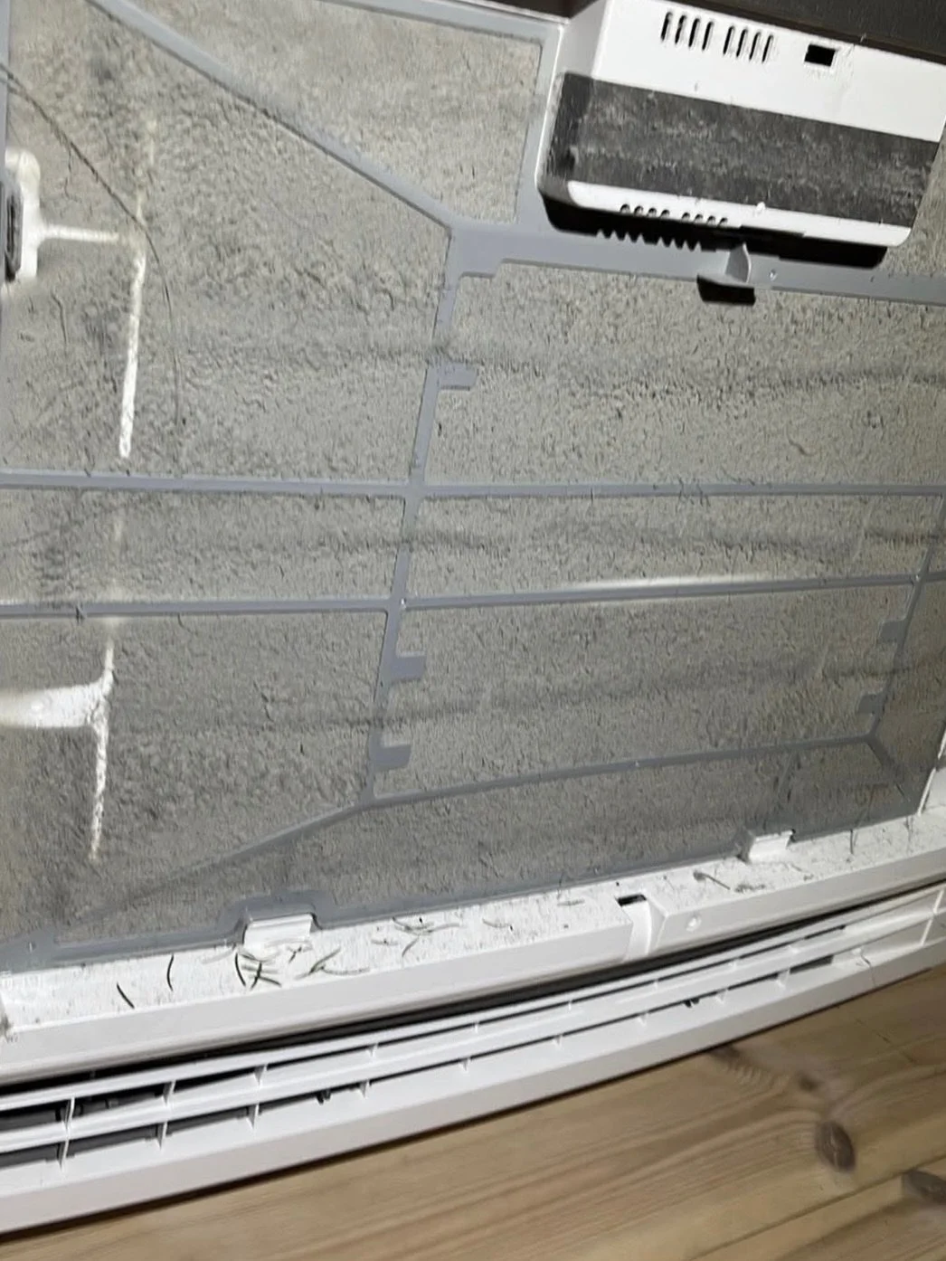 Det h&auml;nder att kunder h&ouml;r av sig efter en service och sk&auml;ms&hellip; f&ouml;r att f&ouml;re-och efterbilderna talat klarspr&aring;k.

Men vi d&ouml;mer ingen, det &auml;r l&auml;tt h&auml;nt att gl&ouml;mma att &auml;ven luftv&auml;rmep