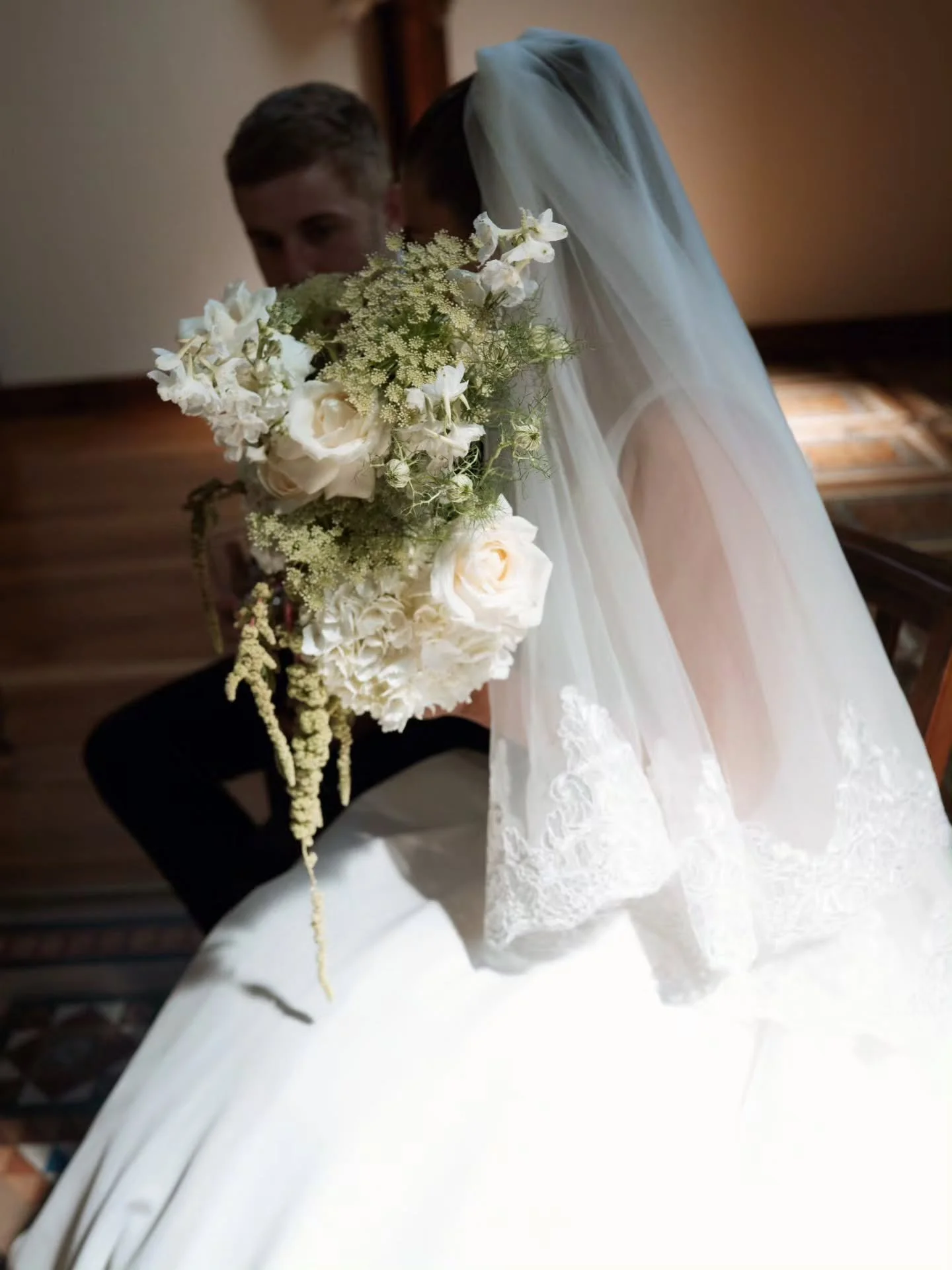 L + F's Irish wedding. 

The Guinness was flowing, the Irish band were playing + everybody was in high spirits. 

L + F were the most chilled, coolest of couples who just radiated love + happiness. L arranged all of her own flowers, sourced a vintage