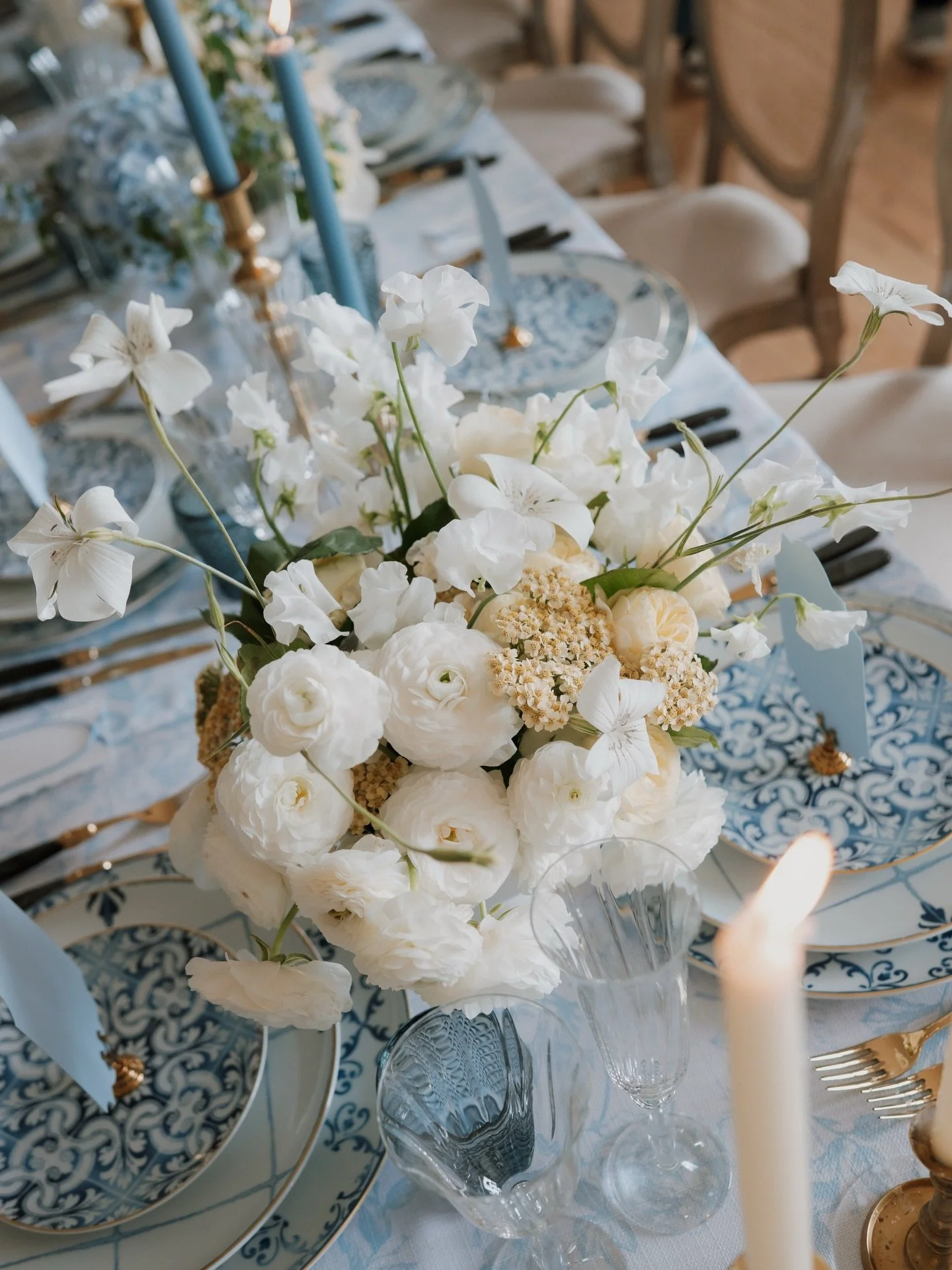 Pretty spring floral details ahead of March. 

I have some April/May/June availability for elopements &amp; micro weddings; just fill in the contact form over on my website &amp; we can chat! 

Workshop Host. @elevate_workshops
Concept &amp; Styling 