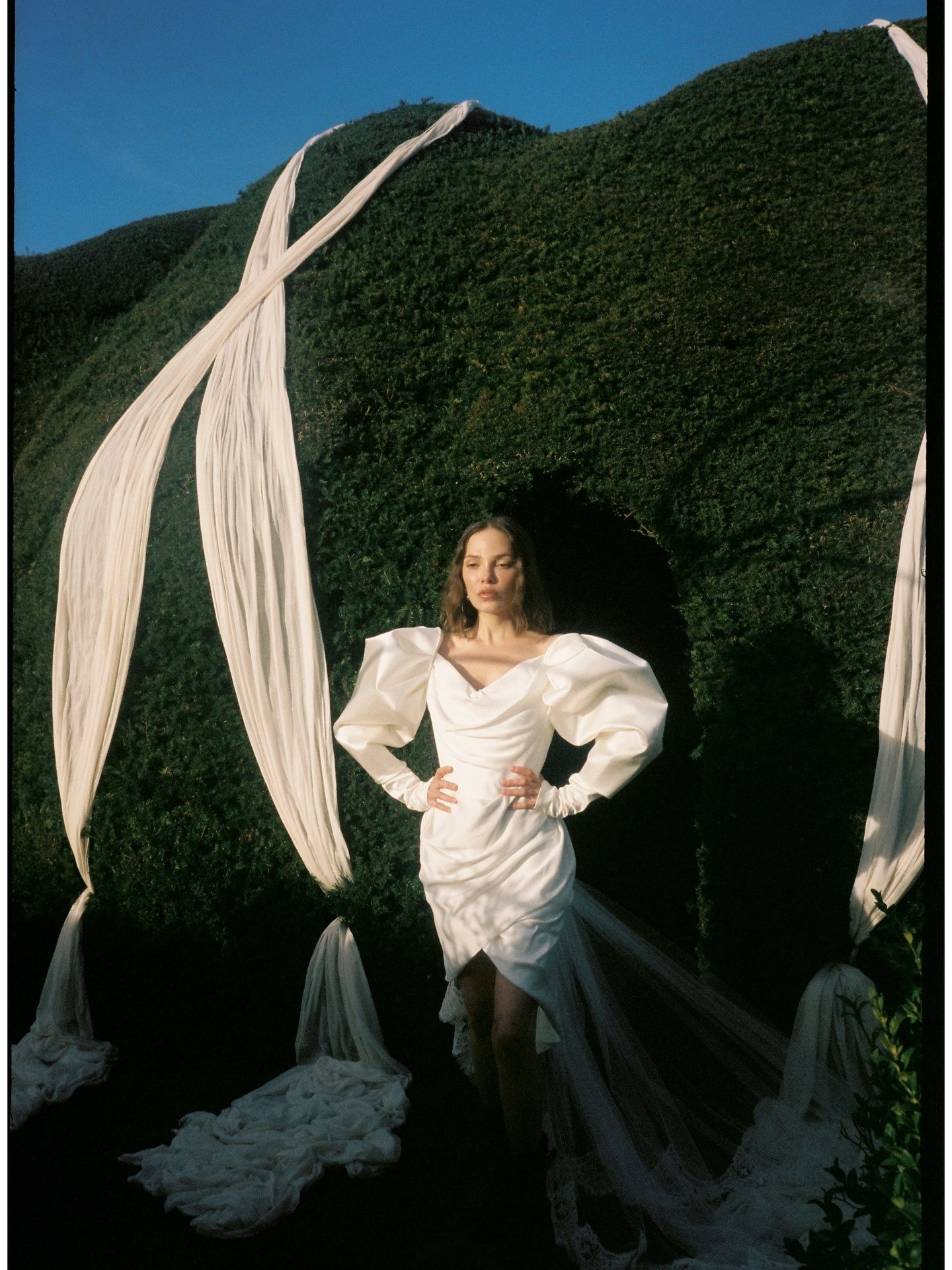 A &amp; C in the incredible gardens at @sudeleycastleweddings. 

A Vivienne Westwood dress, a statement bouquet, grand gardens, a blue sky &amp; a film camera, you just know that&rsquo;s going to be magic right? 

Photography @jadefrancesca_photograp