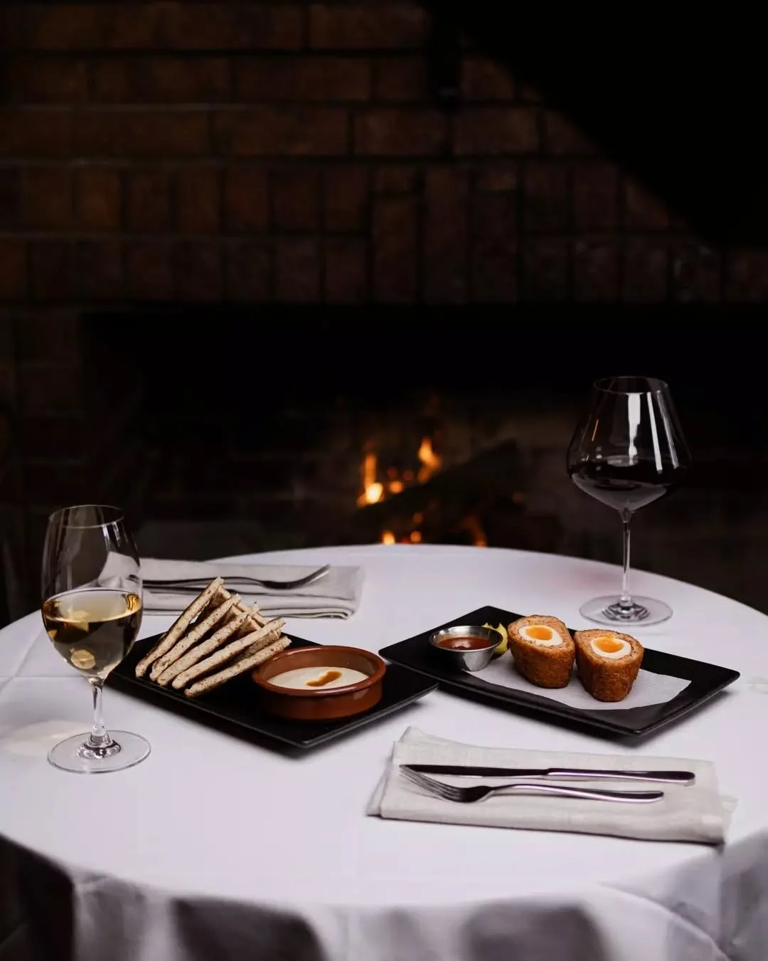 Early Bird special at The Castle.&nbsp;Your choice of entr&eacute;e and main, or main and dessert, paired with your pick from the Happy Hour drinks list for $39.

Available every day from 5&ndash;6:30pm.

Bookings are encouraged, walk-ins are always 