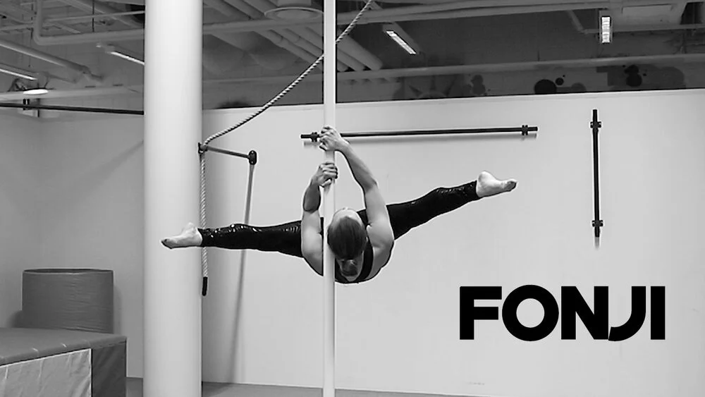 Fonji pole dance learning.