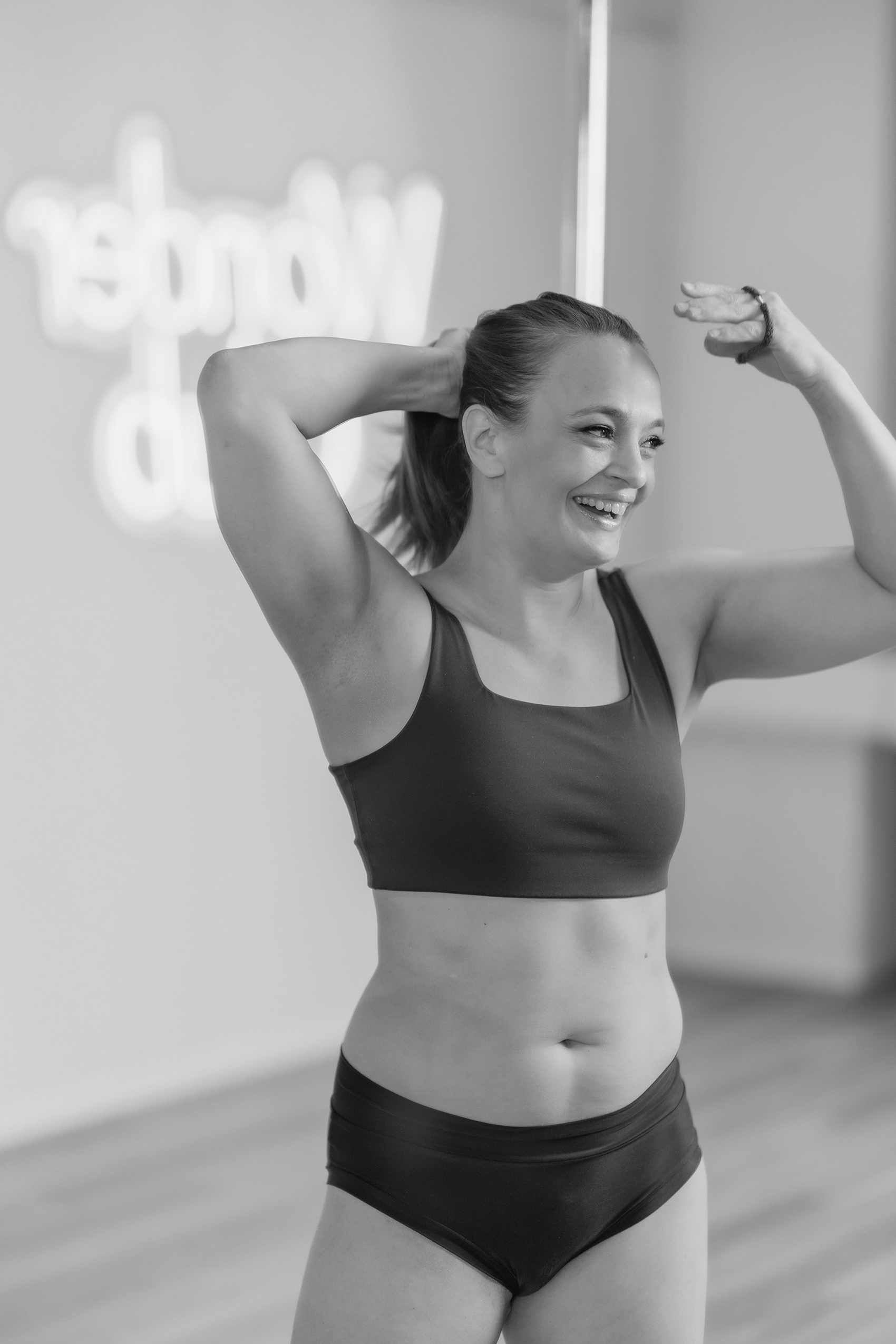 Oona Kivelä on pole dance studio EPIC Training Center.