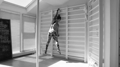 Wallbars tutorial for pole dancers, gymnast, athletes and acrobatics.