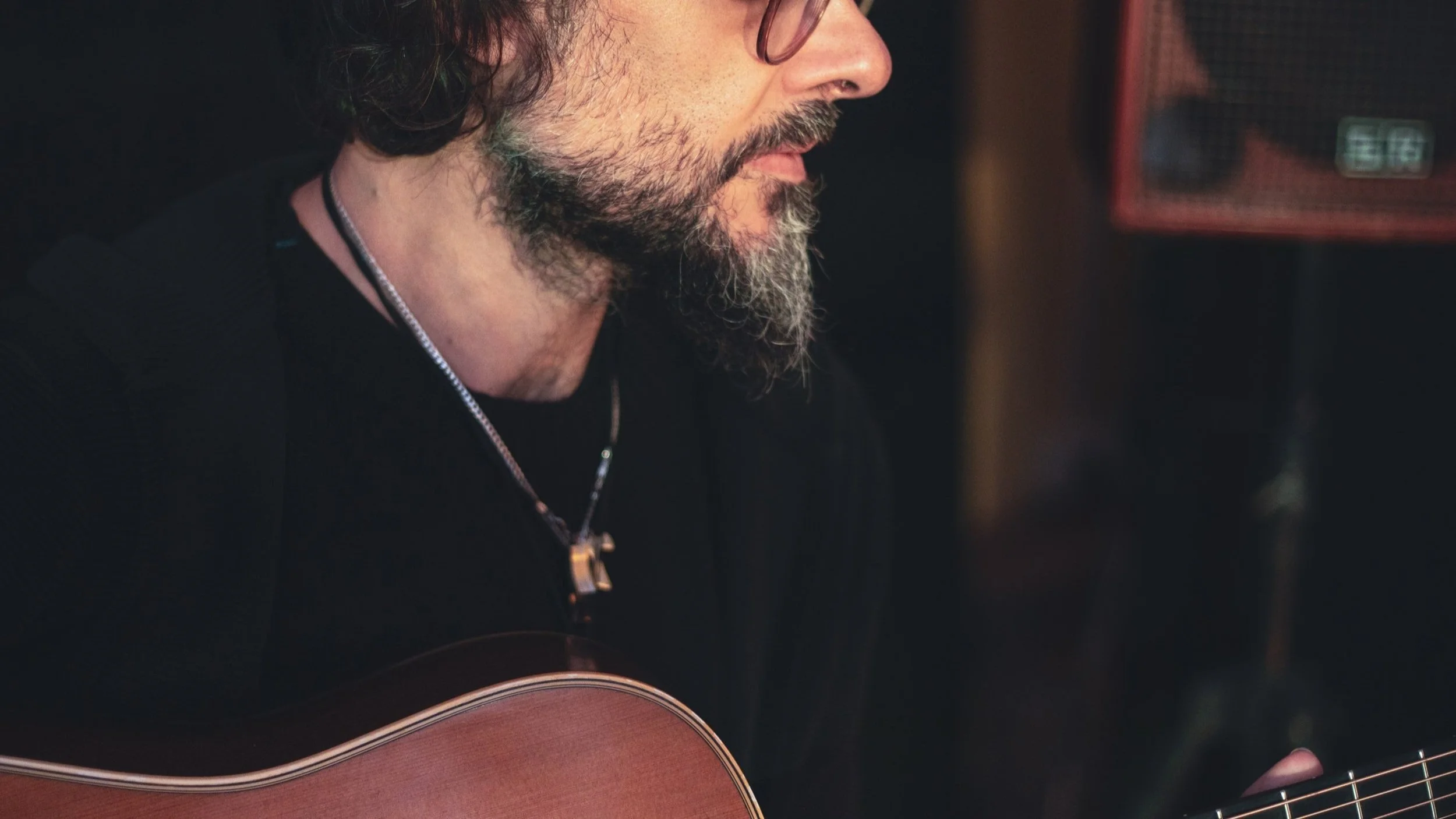 Massimo Donno presenta in anteprima i brani del cd "La spada e l’incanto", in uscita per Squilibri