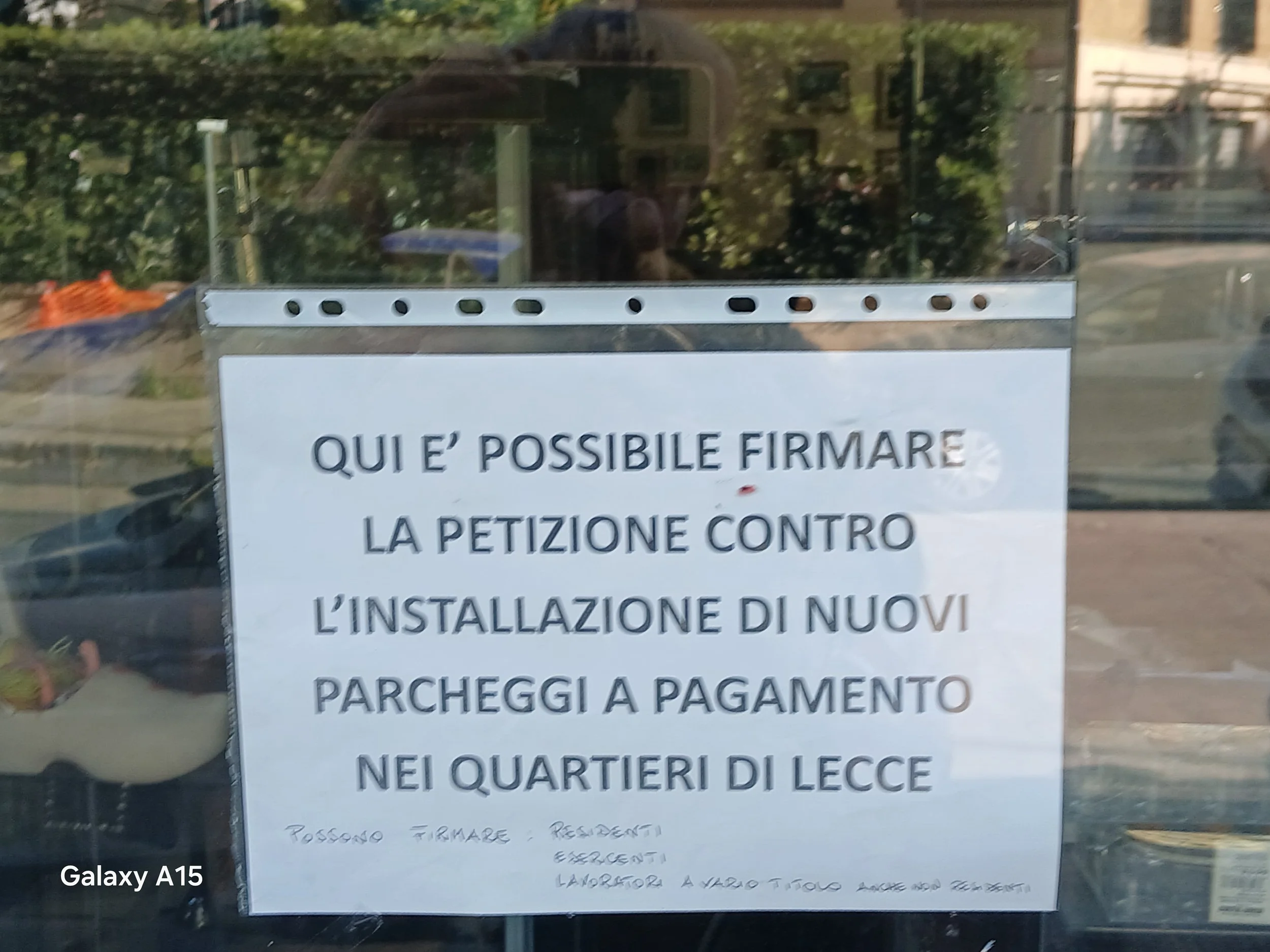 cartello su vetrina.jpg