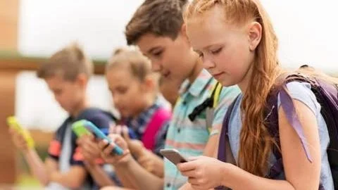 Bambini e cellulare: il report di SafeNet