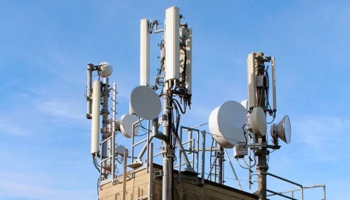 Il Sindaco di Aradeo ferma l'Installazione dell'Antenna 4G/5G