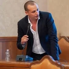 Calimera, consiglieri restano seduti: è polemica politica