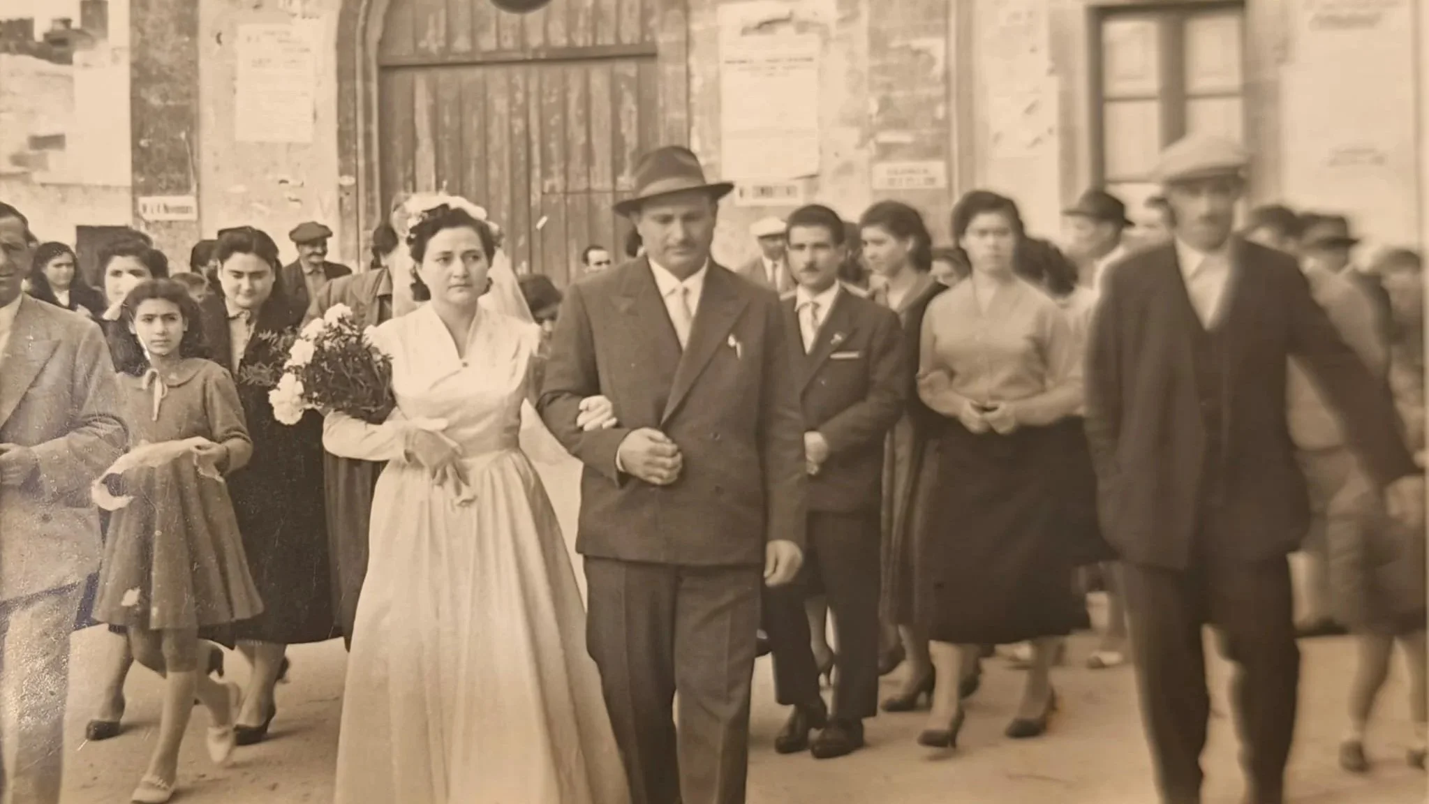 Mostra foto di matrimoni d'epoca a Castrì