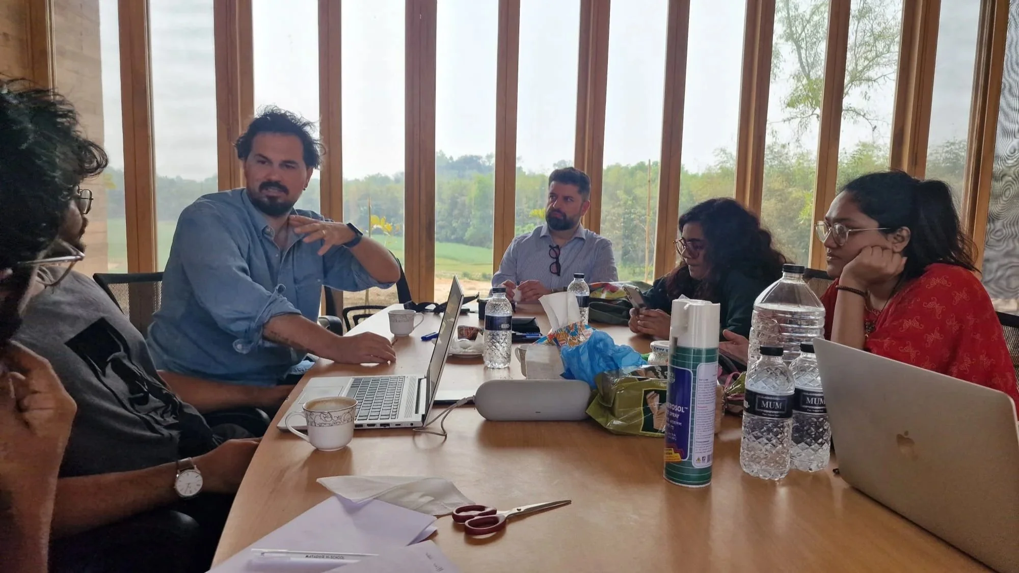 Mostra Falling dell'artista visivo albanese Driant Zeneli