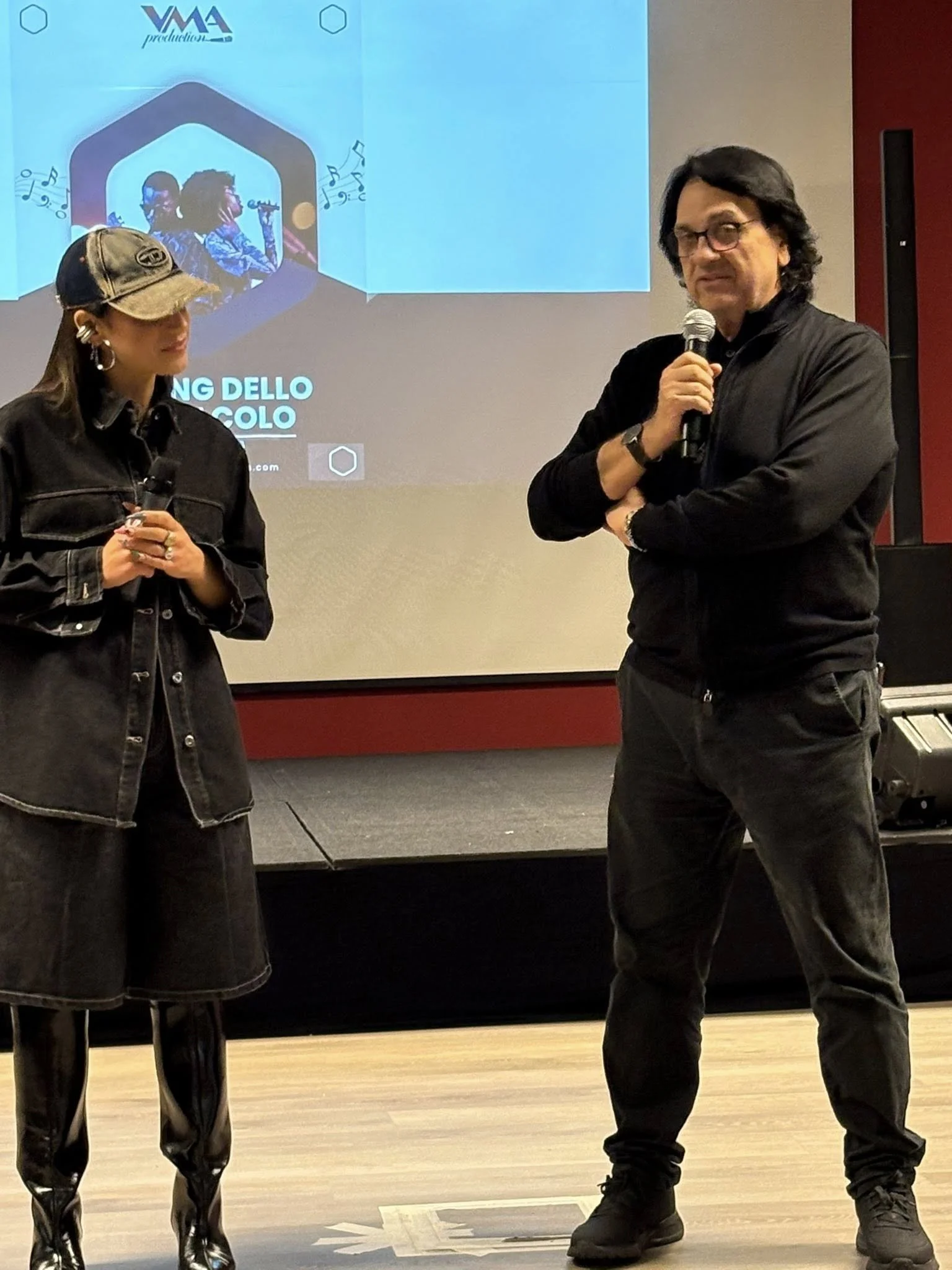 La voce che ci tiene insieme