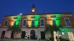 Tributi e polemiche: quando l’attacco personale prende il posto del confronto