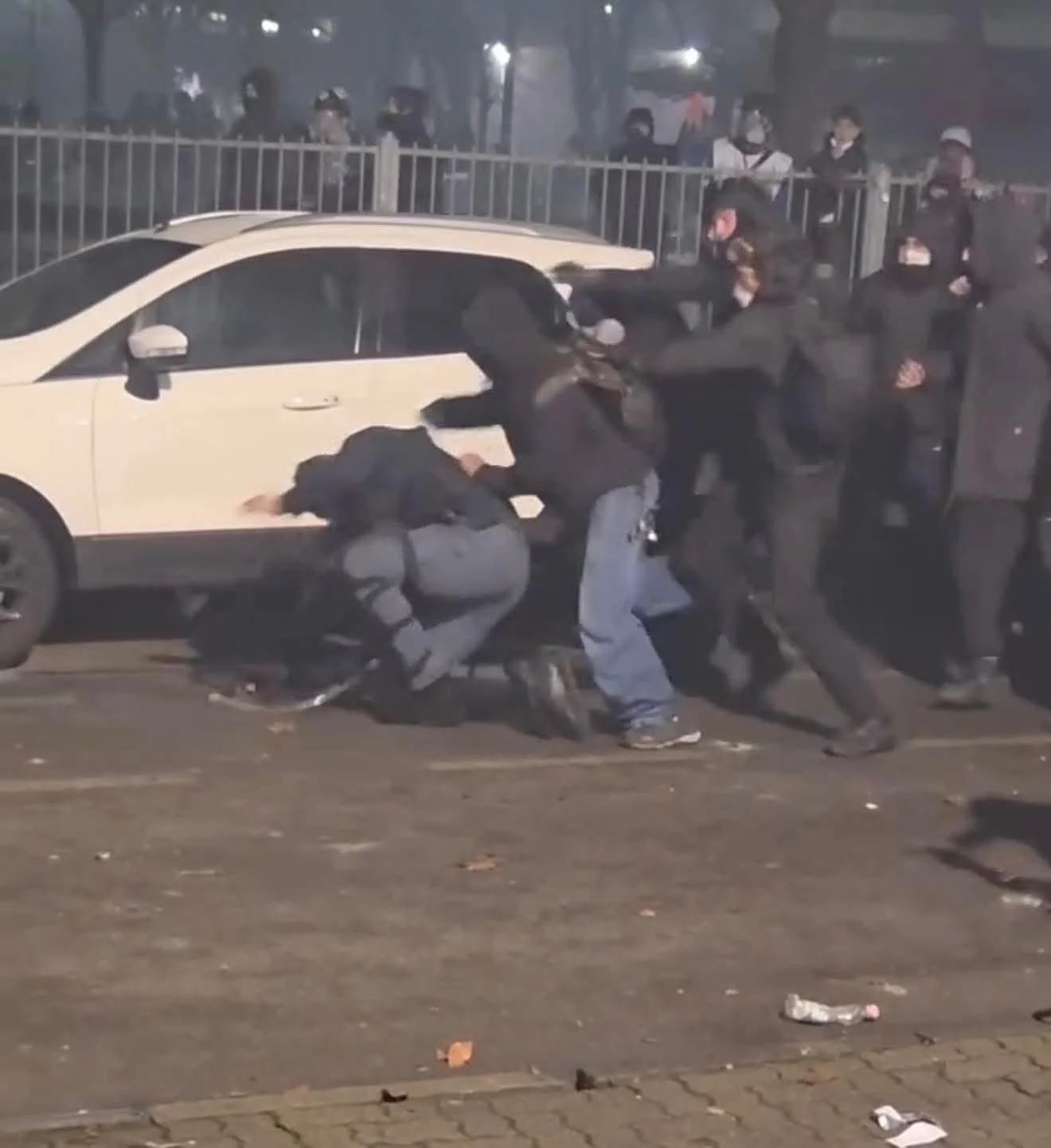 Torino, aggressione a un poliziotto: la violenza che mette a rischio la nostra libertà