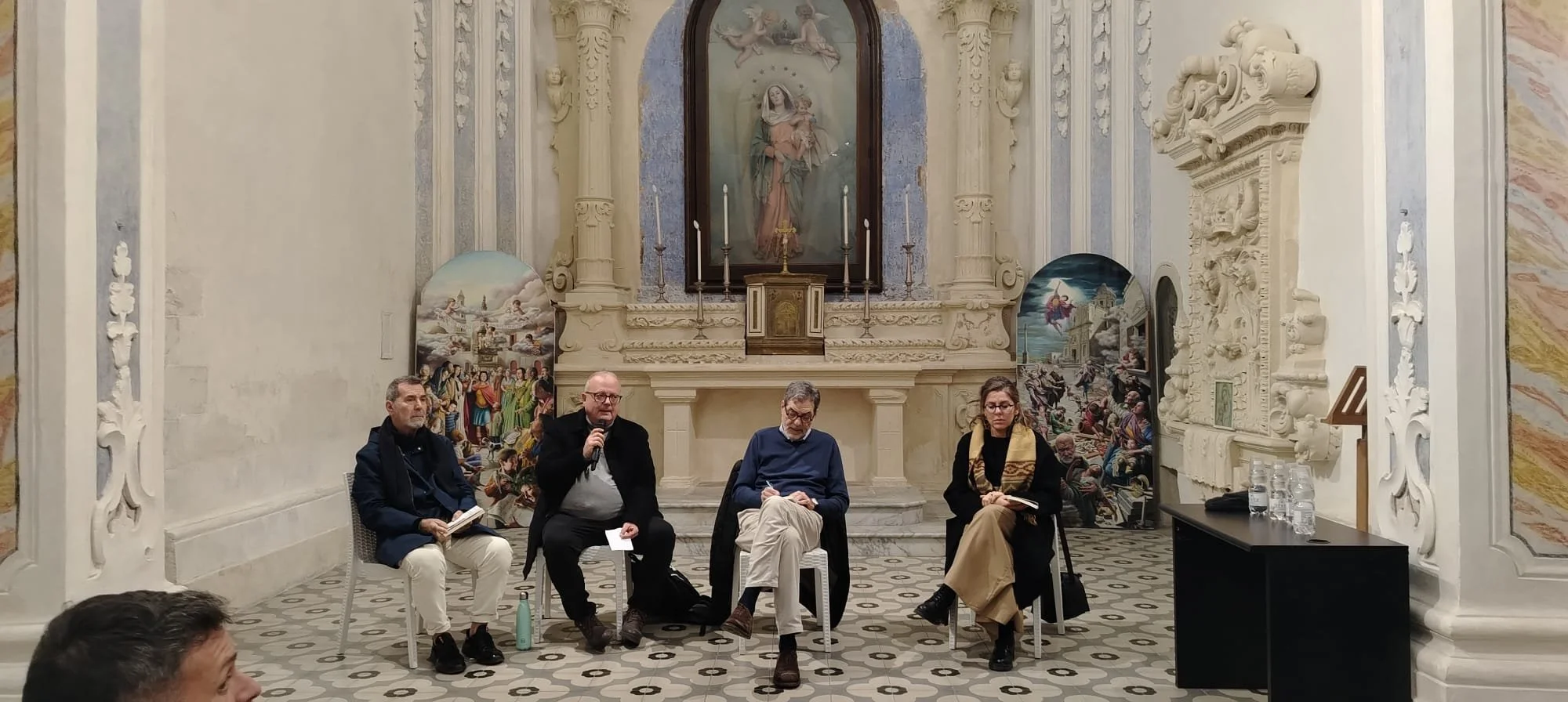 La politica torna a scuotere il pubblico