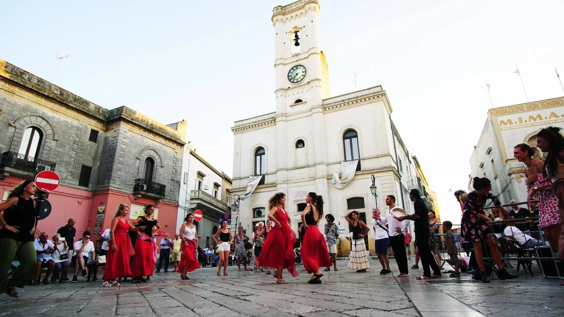 La Taranta e l'universo femminilebando per nuovi progetti artistici&nbsp;