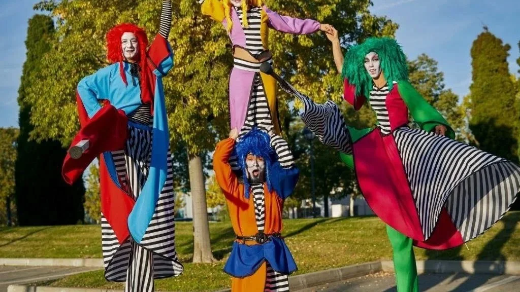 A MAGLIE SI FESTEGGIA IL CARNEVALE TRA BOLLE E GIGANTI CON CIRKNOS