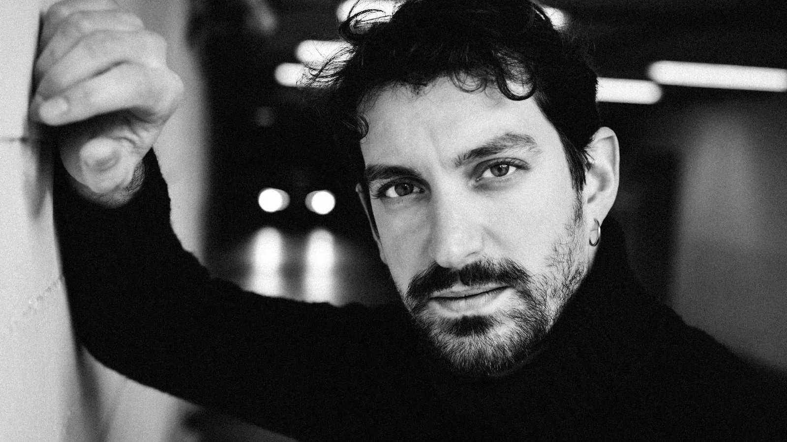 Camminare le parole: un viaggio tra poesia, musica e paesaggi interiori con Filippo Lanzi e Alessandro Saturno