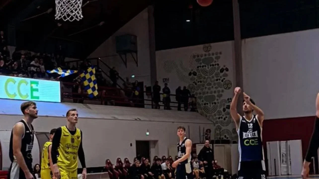 DERBY IN TASCA E PRIMO POSTO. CCE LSB LECCE SUPERA MONTERONI 83-72