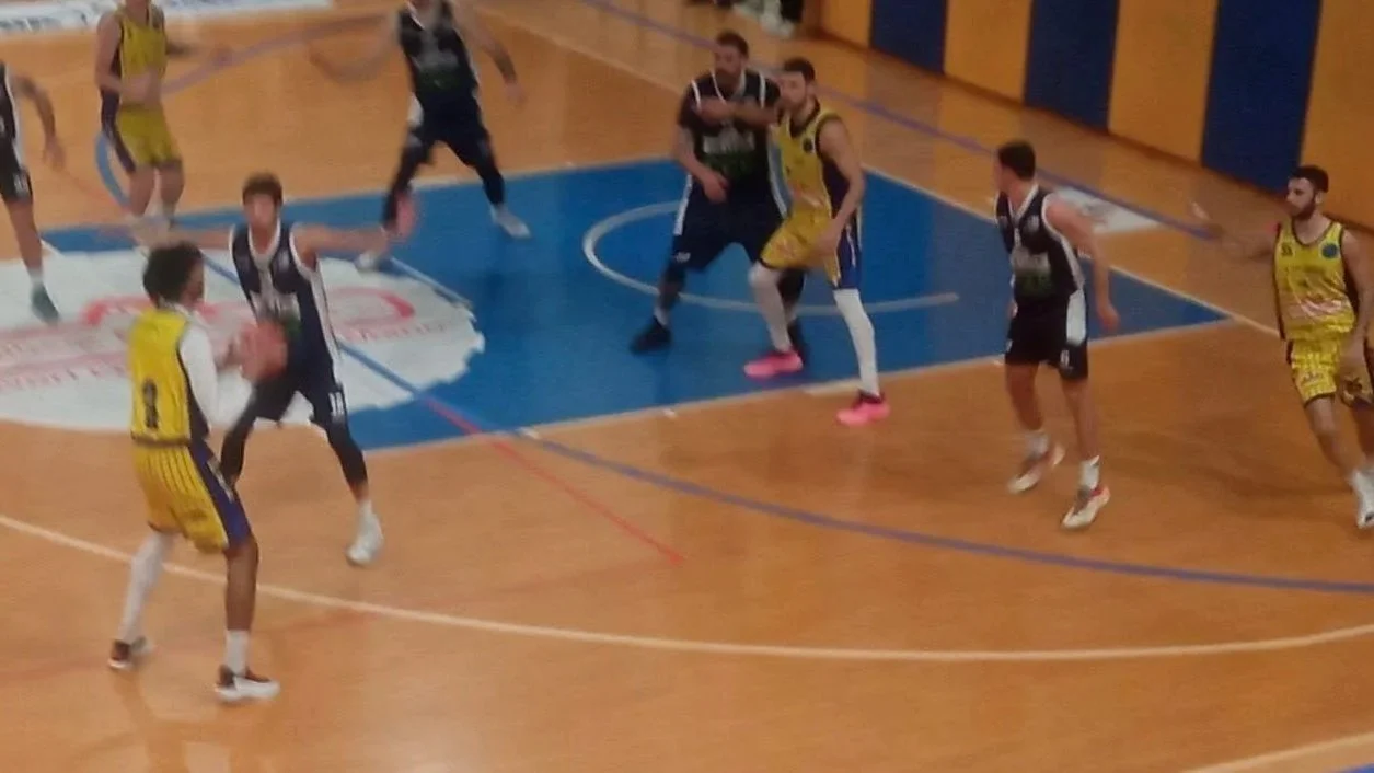 QUESTA CCE LSB LECCE SA SOFFRIRE SINO ALLA FINE. ESPUGNATO ANCHE IL PARQUET DI CEGLIE