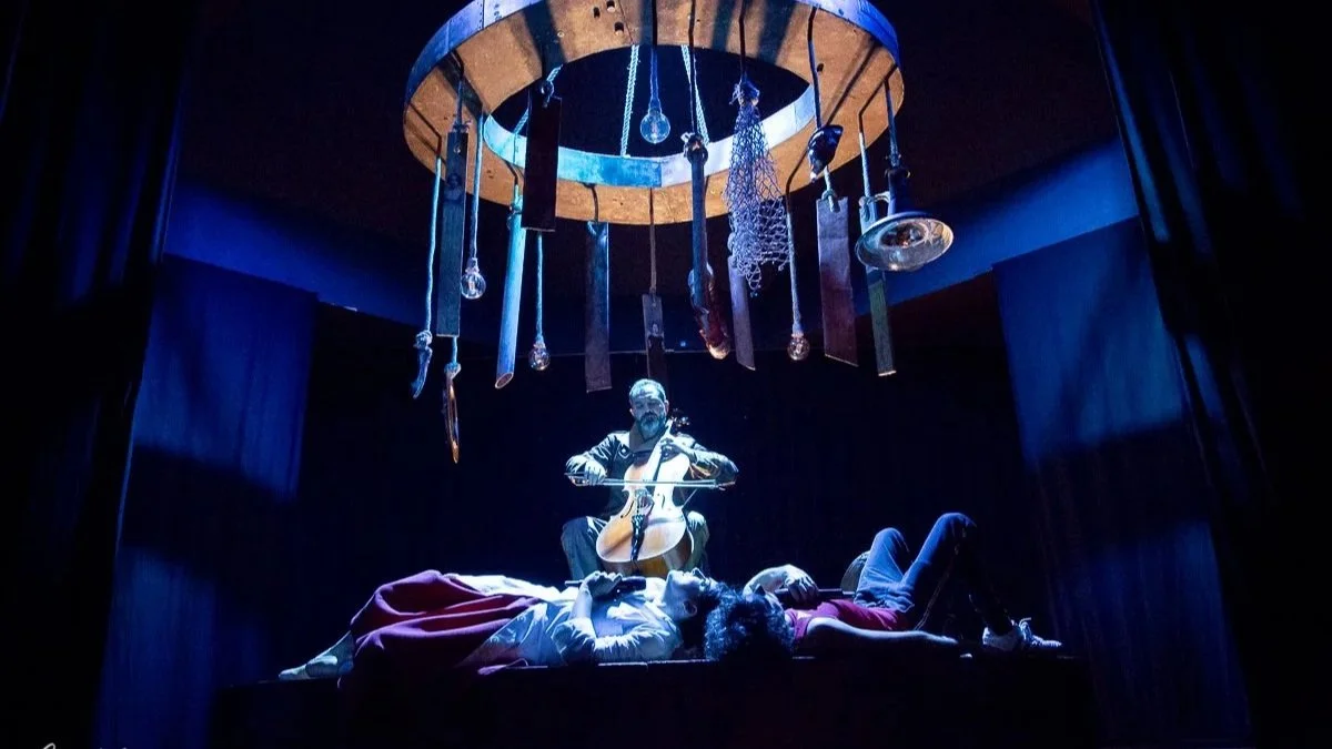 Ballata per la Kater I Rades di Factory Compagnia Transadriatica con Sara Bevilacqua, Riccardo Lanzarone e Redi Hasa al Teatro Paisiello