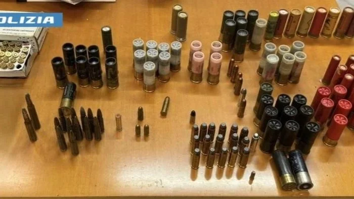 Alliste: la Polizia di Stato sequestra armi e munizioni. Denunciato un ventinovenne.
